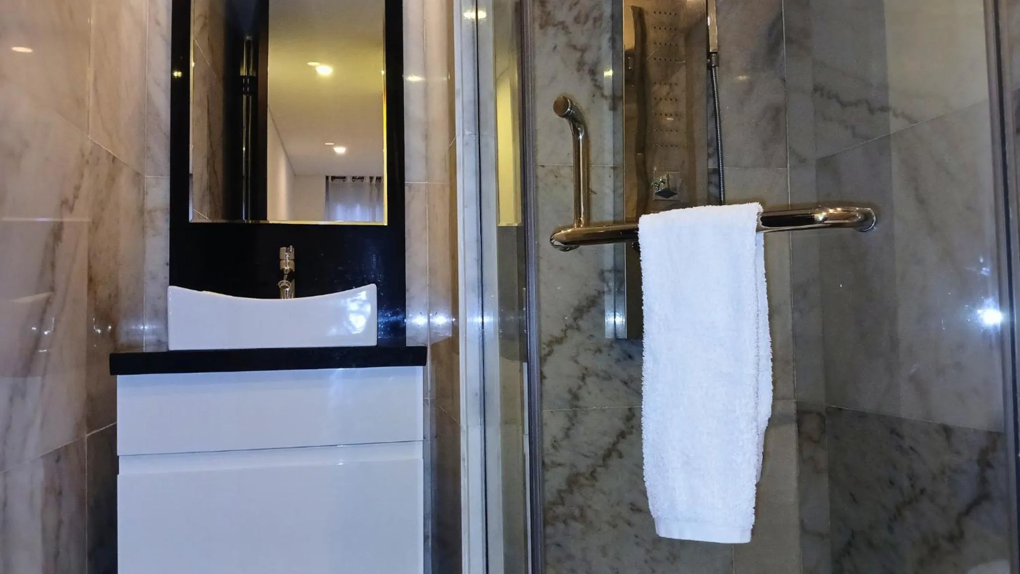 Bathroom in Monir Usaquén Bogotá