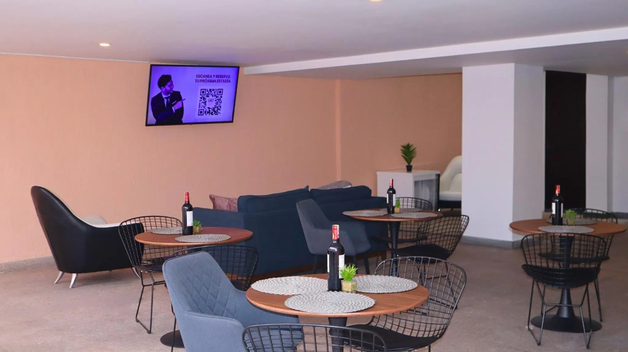 Communal lounge/ TV room in Monir Usaquén Bogotá