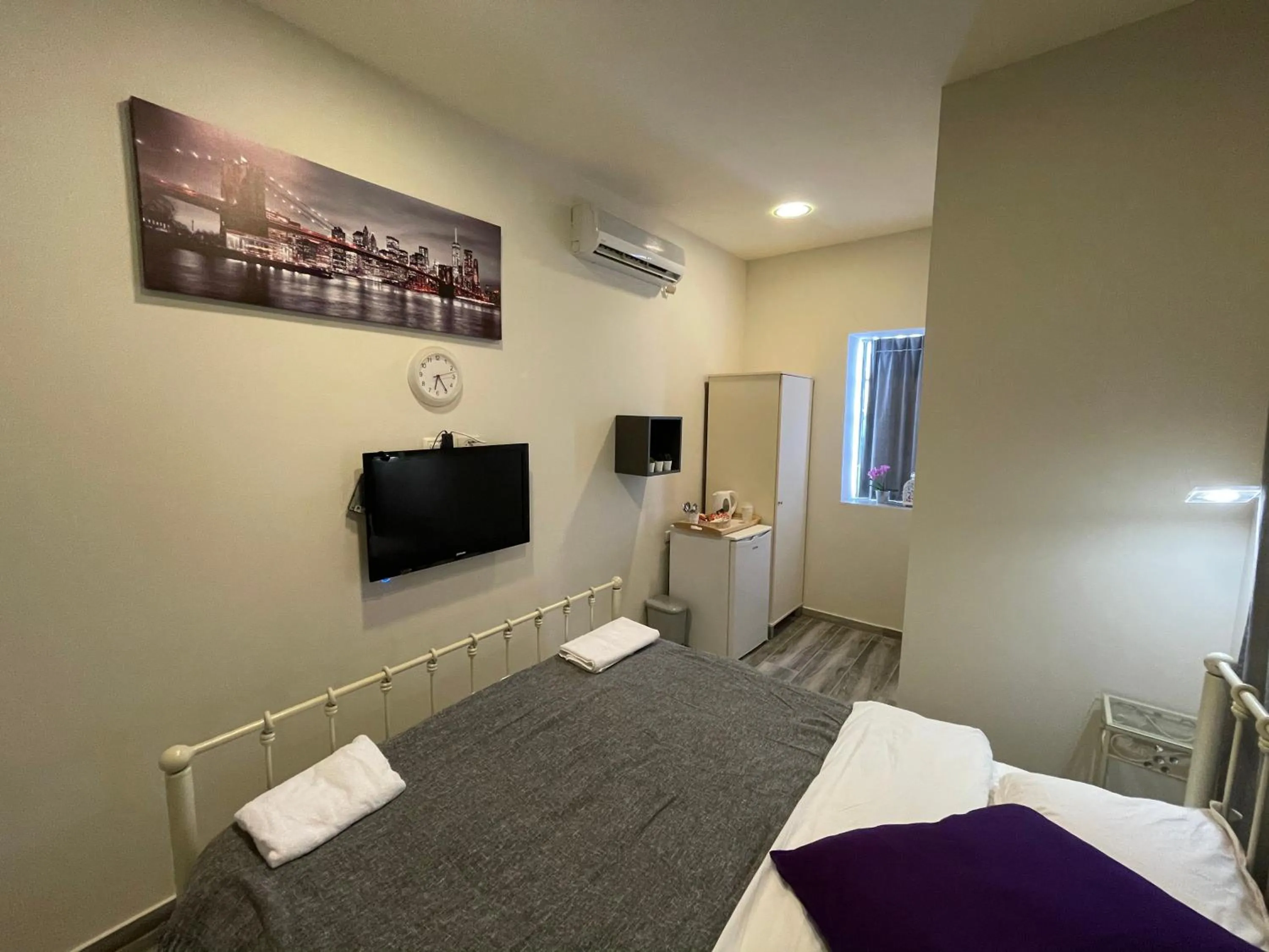 TV and multimedia, Bed in Puy Villa Roca Tiberias