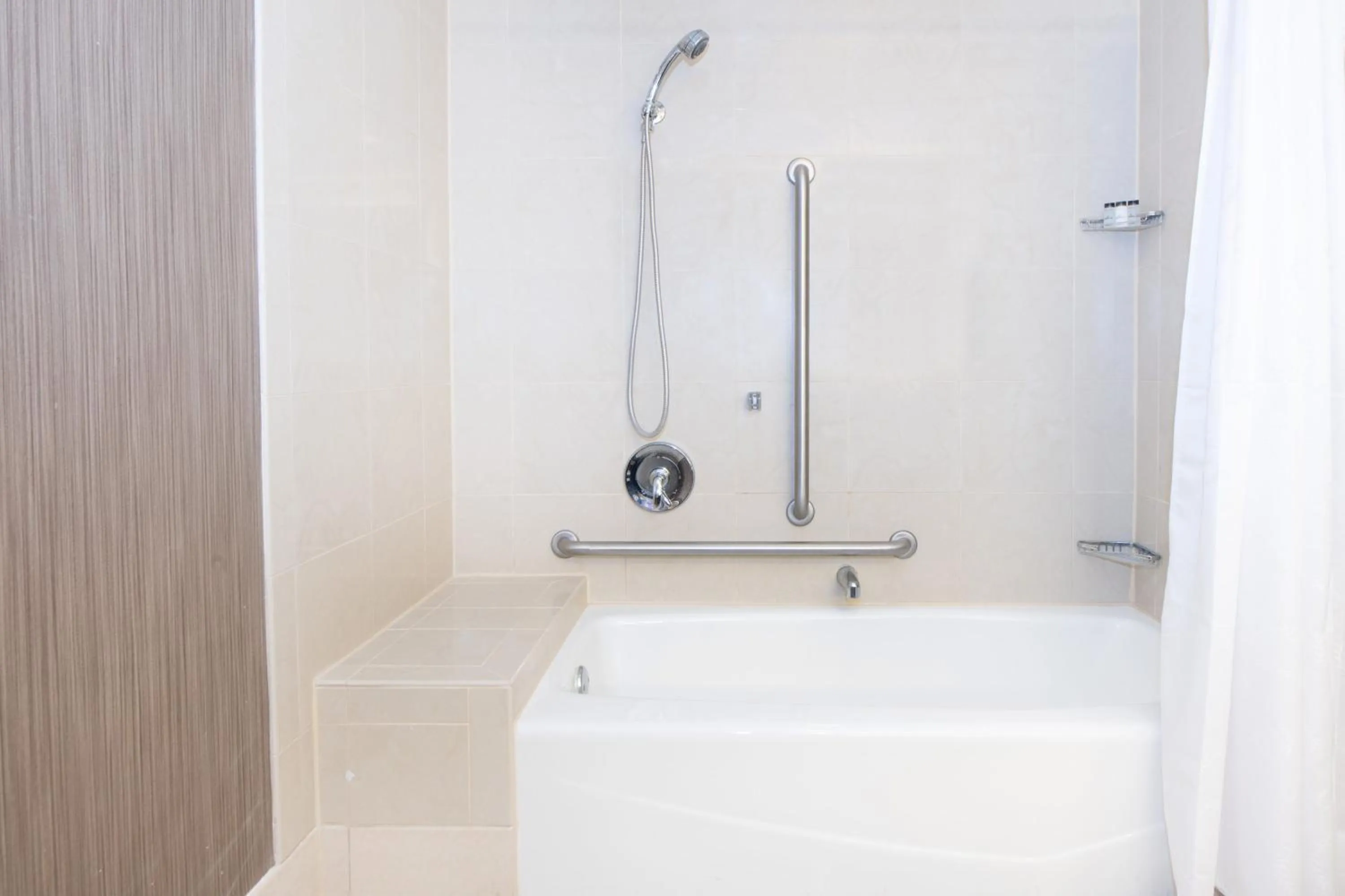 Bathroom in Sheraton Minneapolis West Hotel