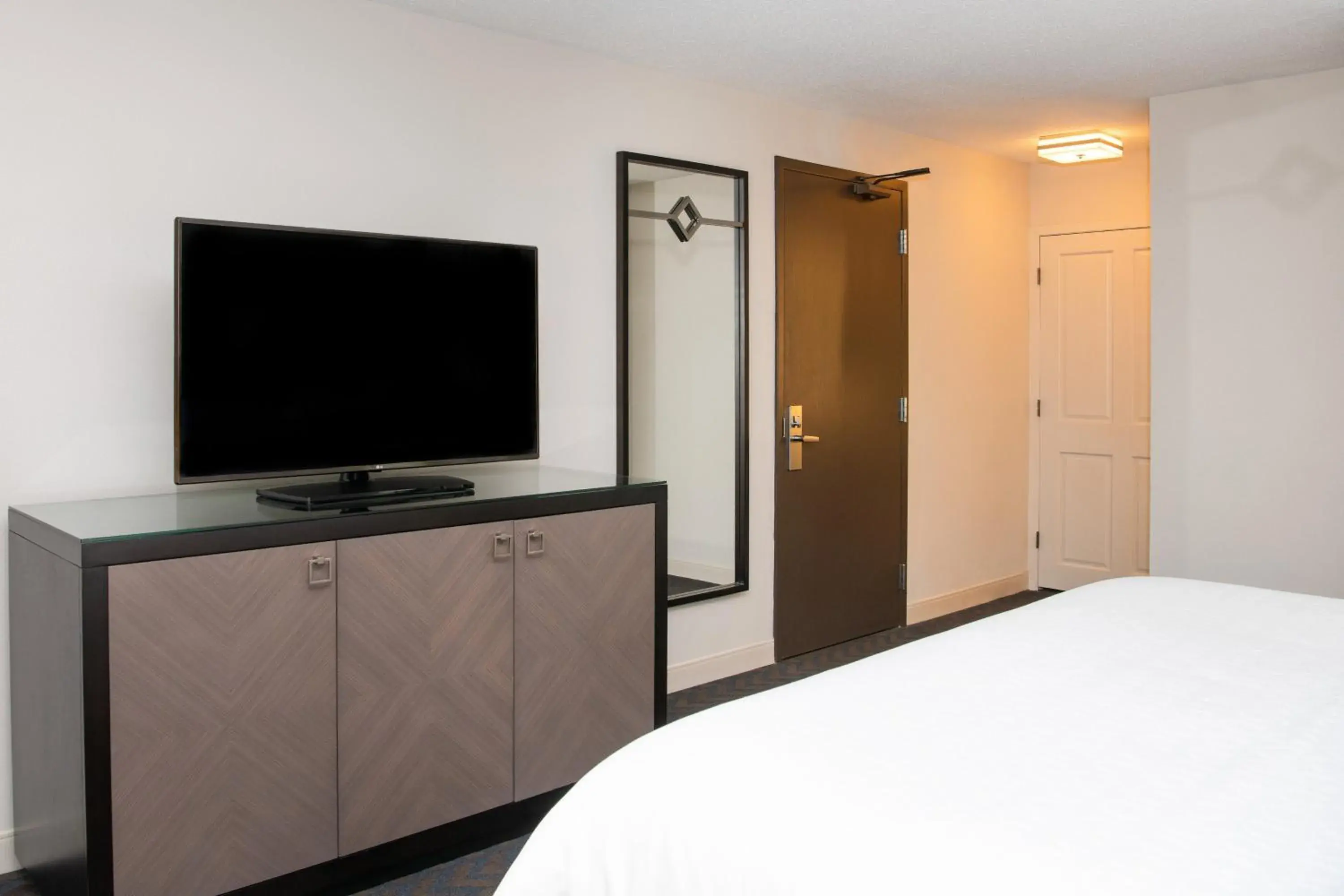 Club Room King, Club level, Guest room, 1 King in Sheraton Minneapolis West Hotel Club Room King, Club level, Guest room, 1 King in Sheraton Minneapolis West Hotel