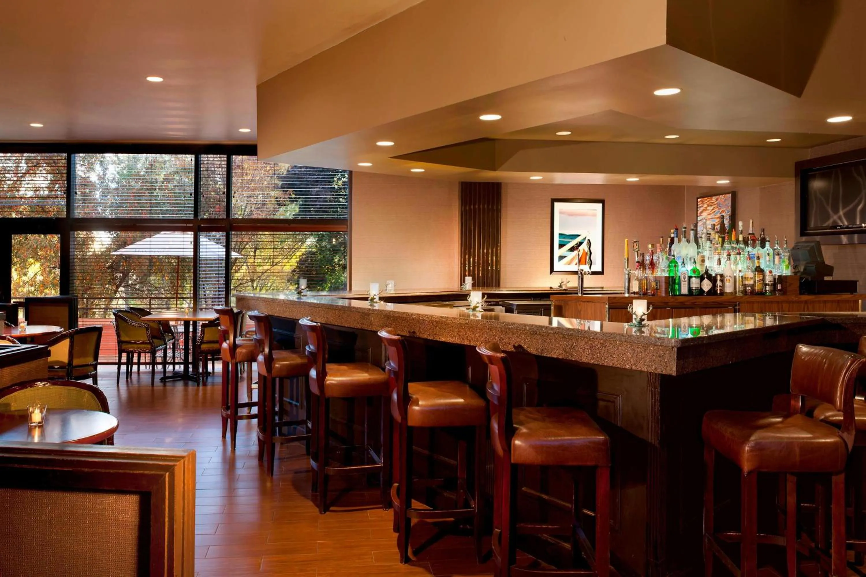 Lounge or bar in Sheraton Minneapolis West Hotel