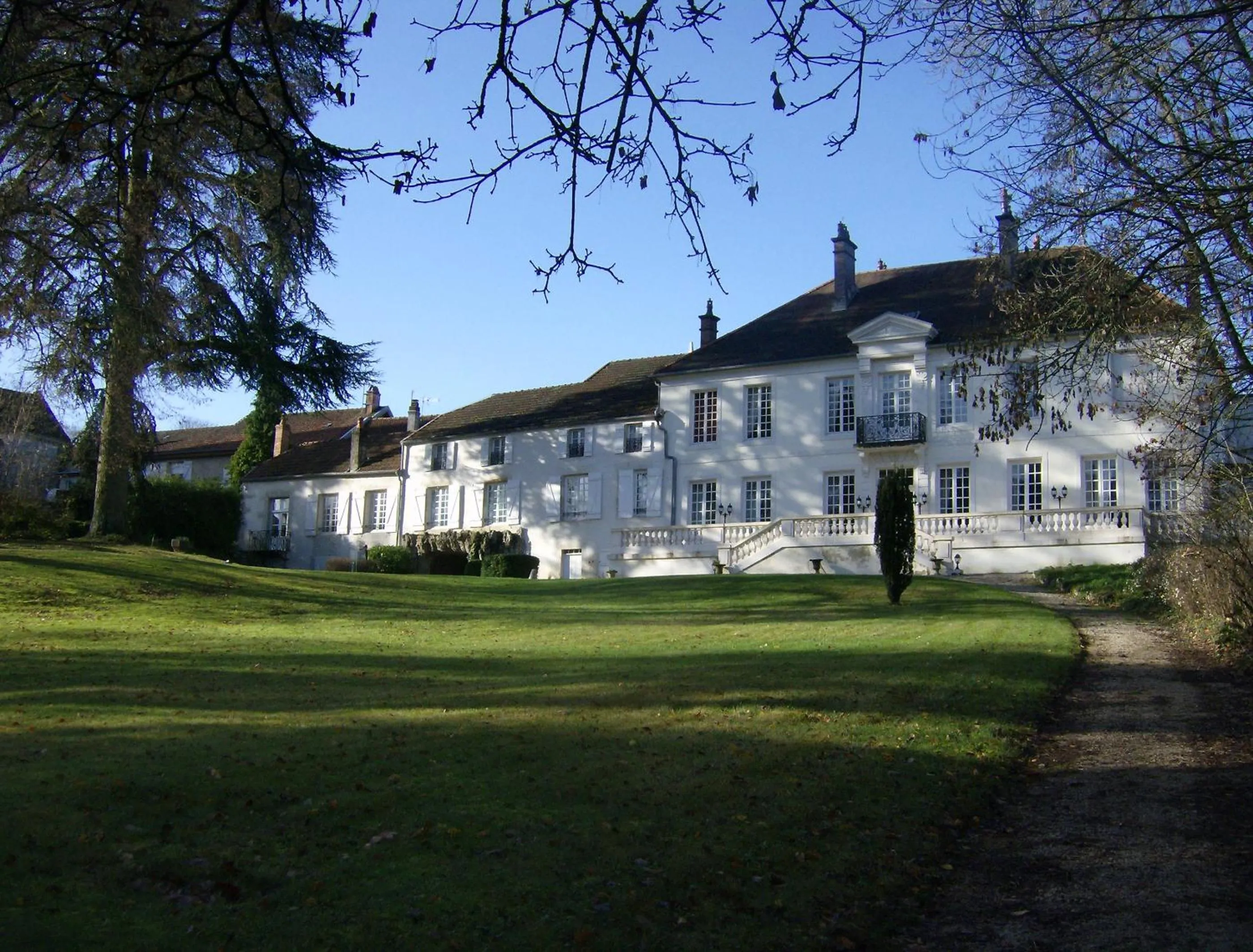 Property building in Le Chateau de Prauthoy