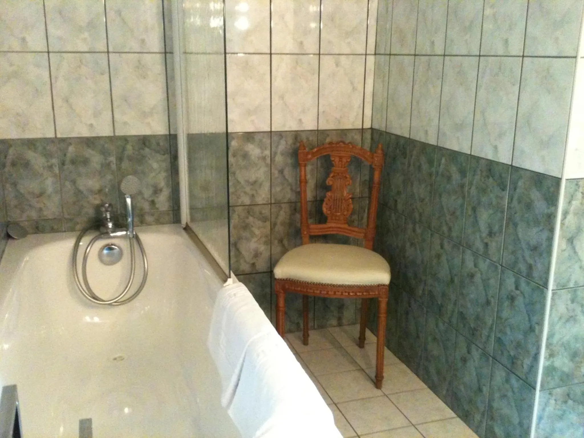 Bathroom in Le Chateau de Prauthoy