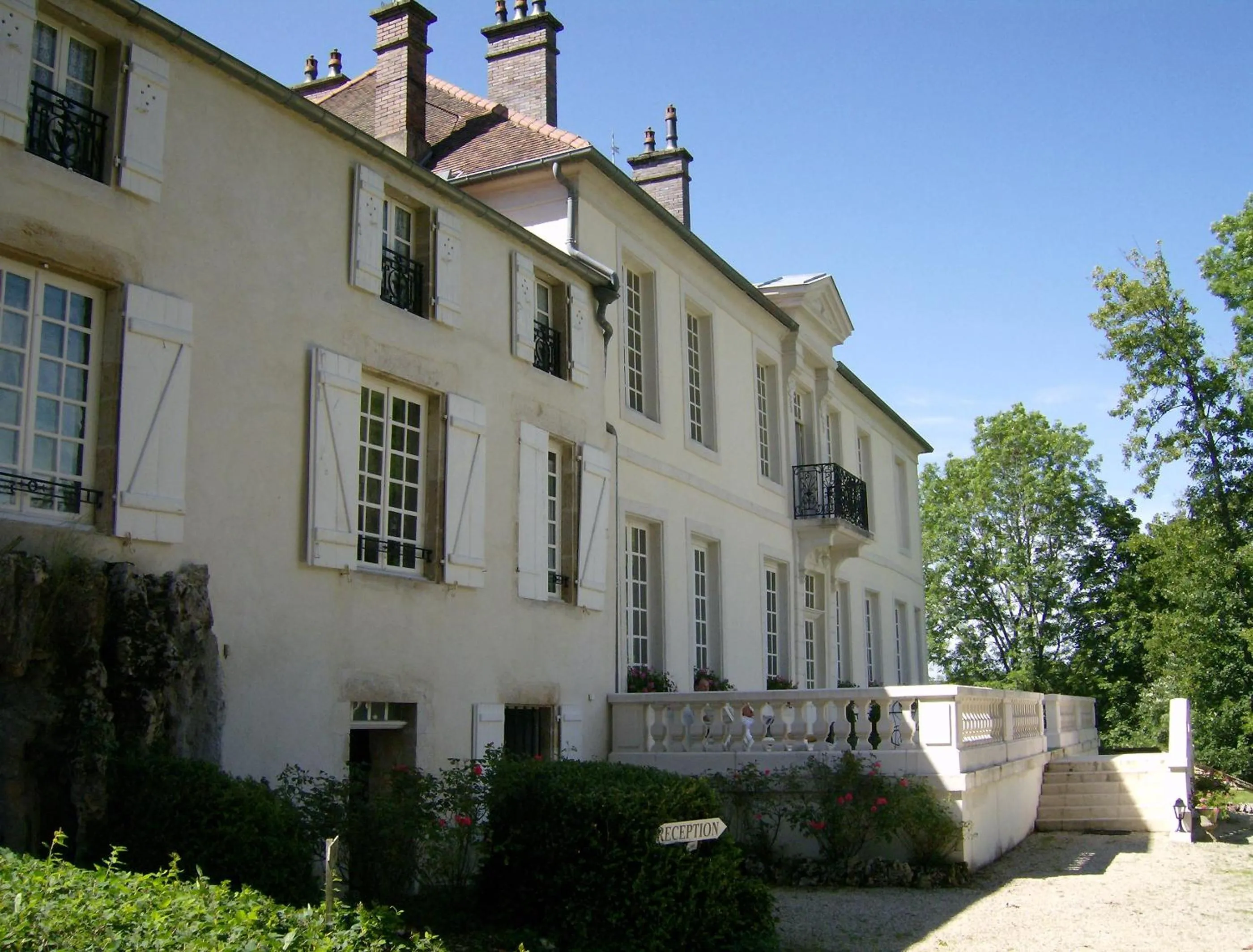 Facade/entrance in Le Chateau de Prauthoy