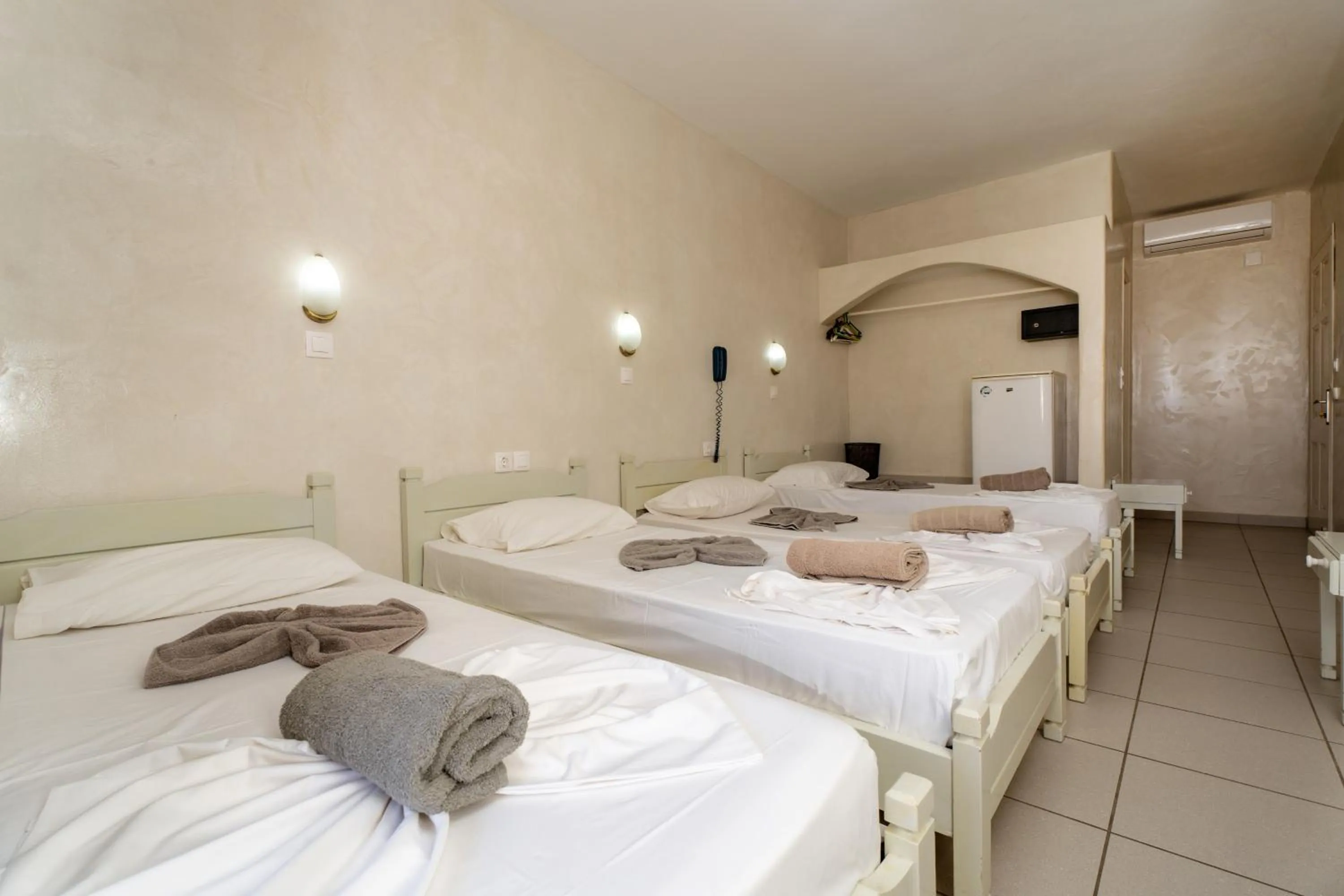 Bedroom, Bed in Sunrise Hotel