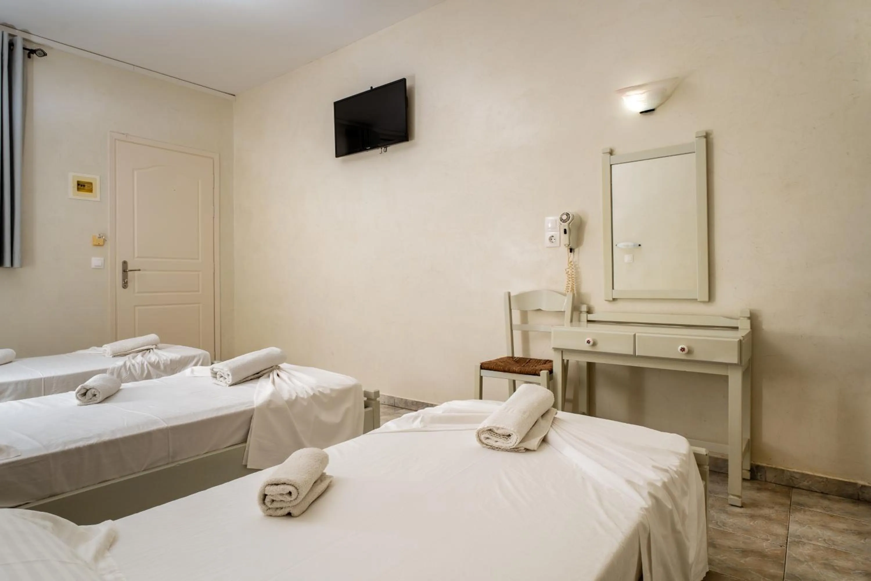 Bedroom, Bed in Sunrise Hotel