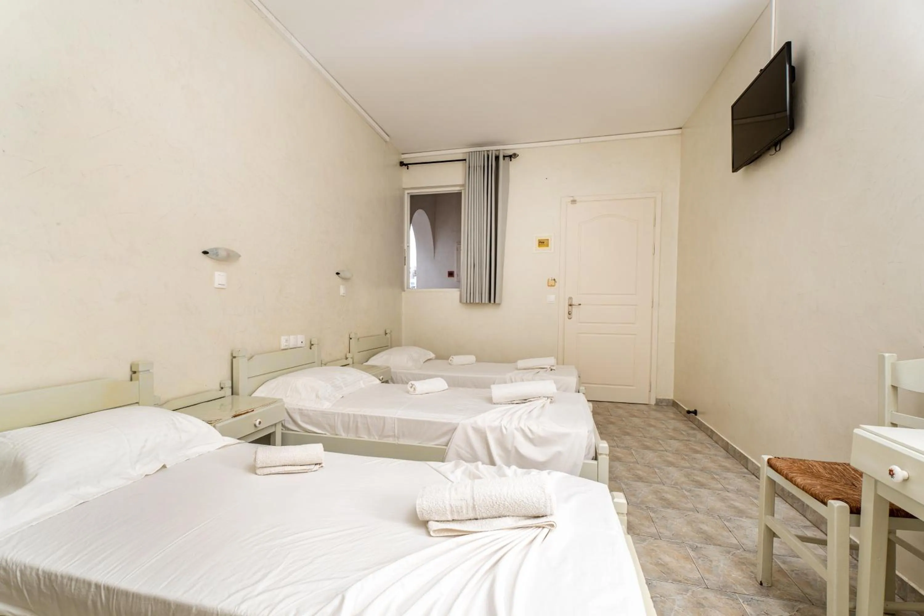 Bedroom, Bed in Sunrise Hotel