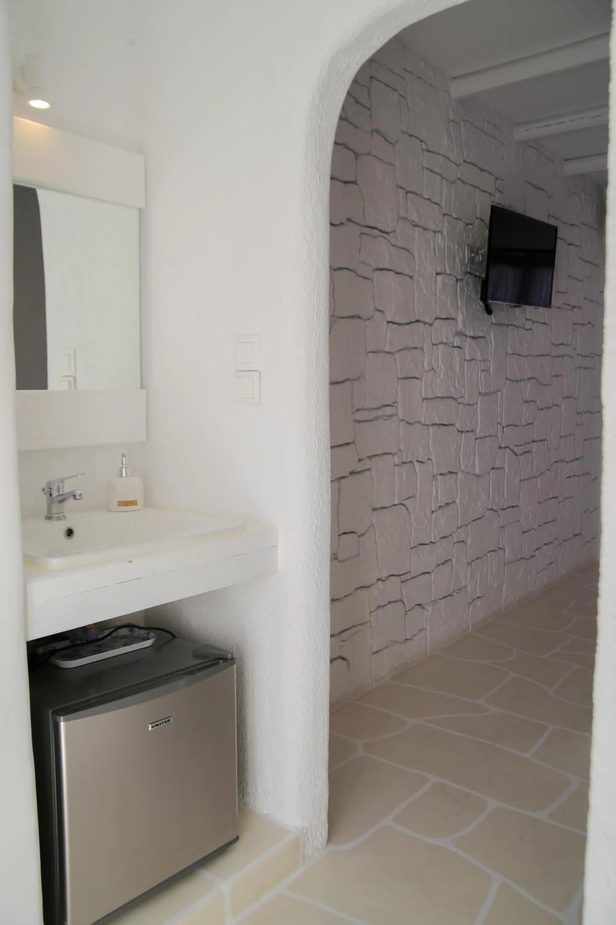 TV and multimedia in Sunrise Hotel