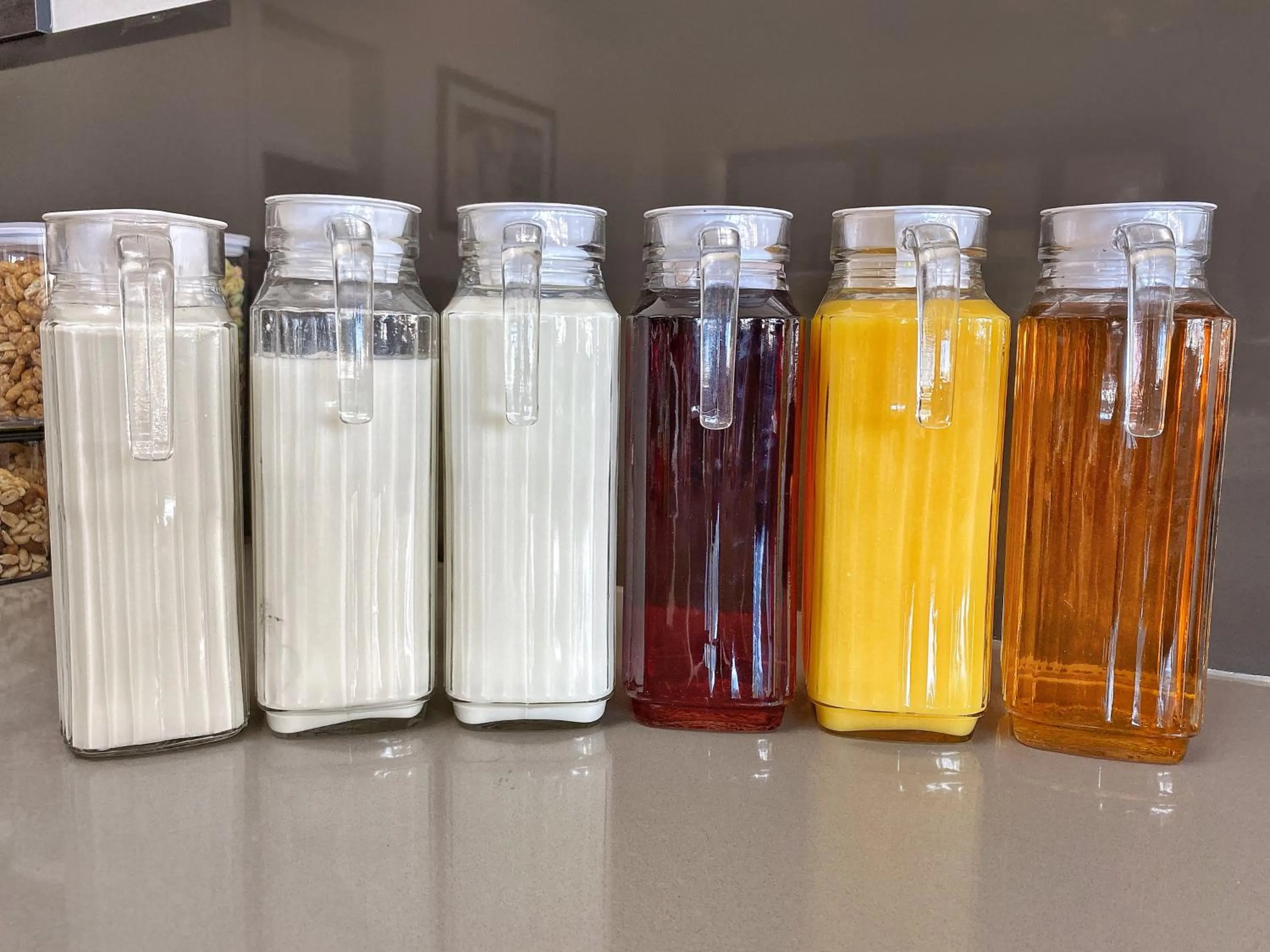 Coffee/tea facilities in Commercial Motel