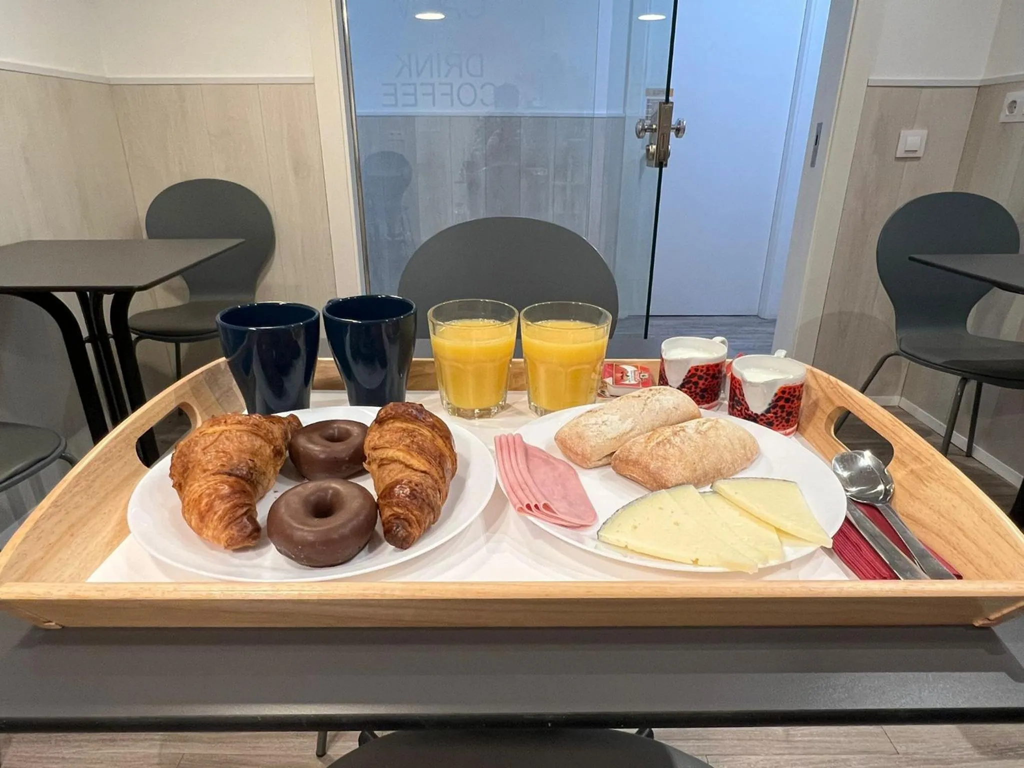 Breakfast in Hostal Live Barcelona