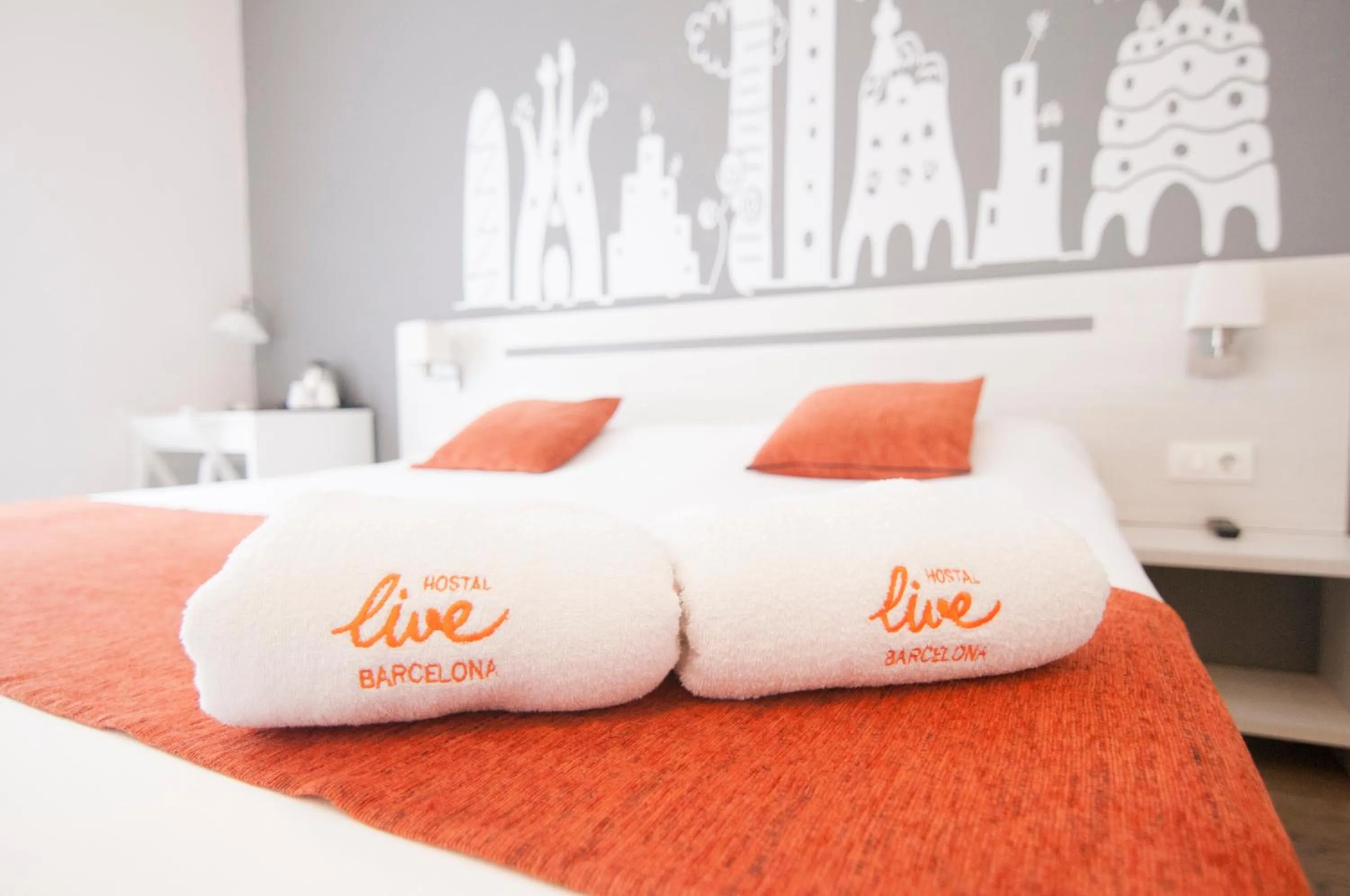 Decorative detail, Bed in Hostal Live Barcelona