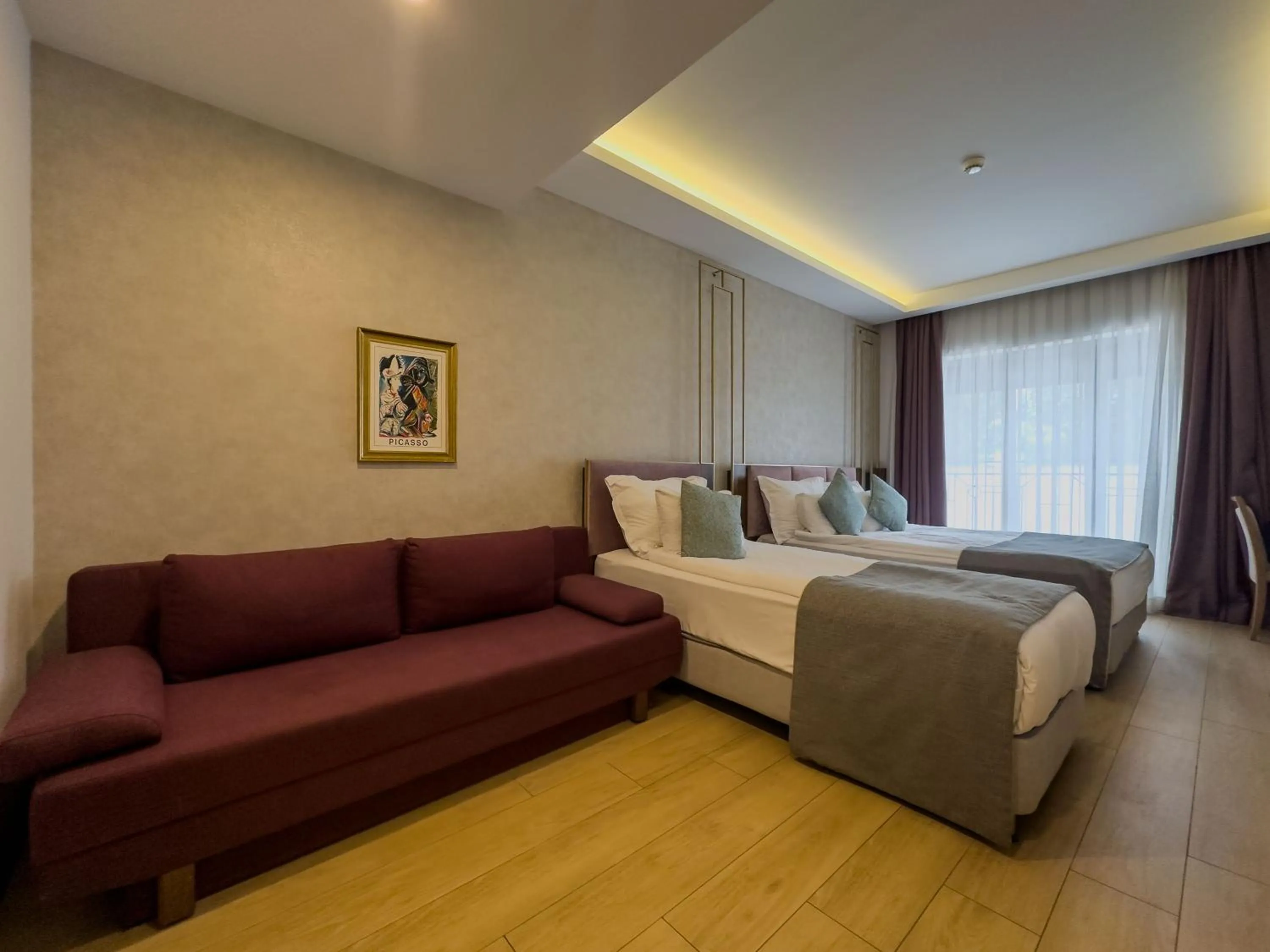 Bed in Leaf Port Hotel