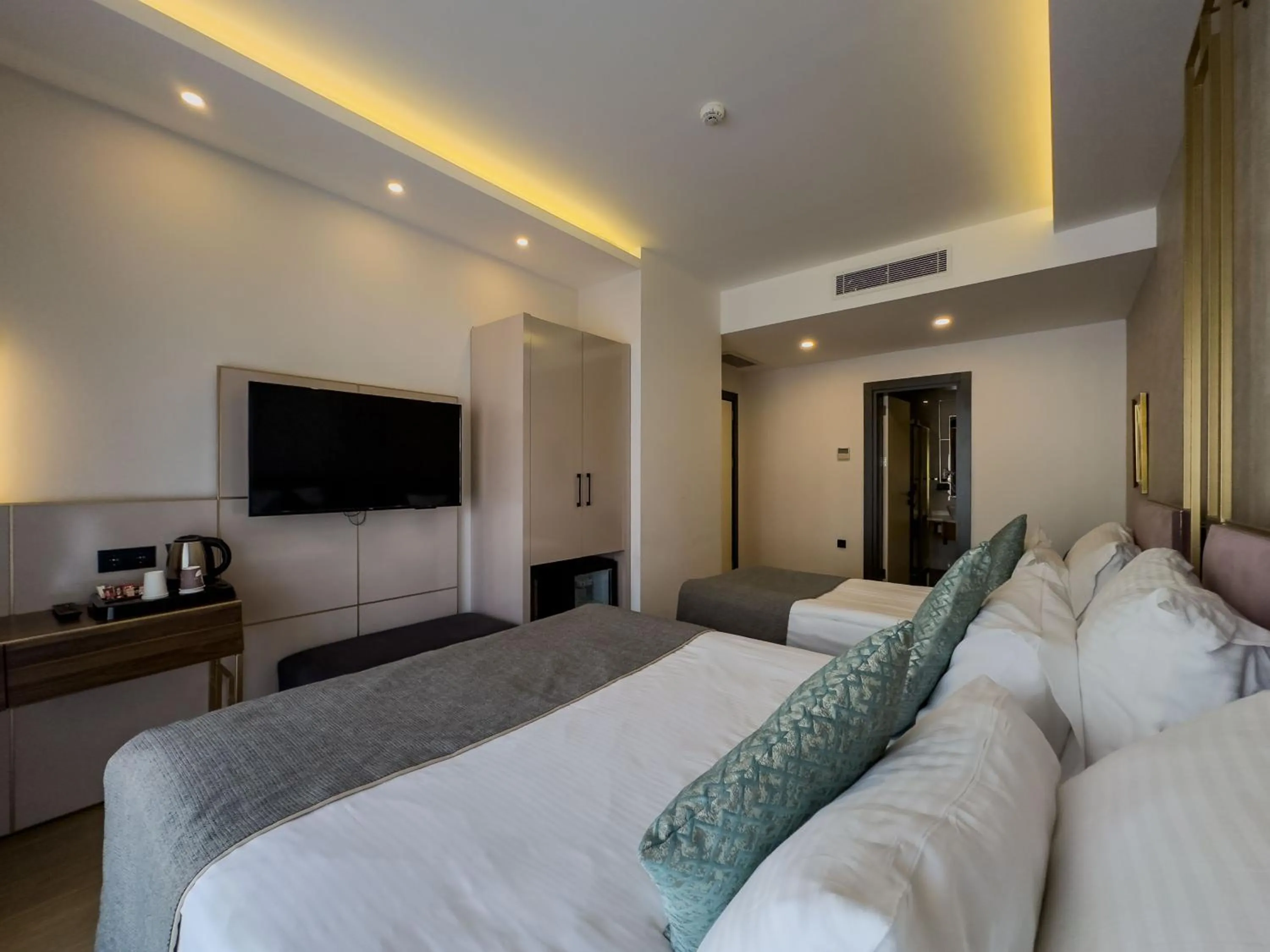 Bed in Leaf Port Hotel