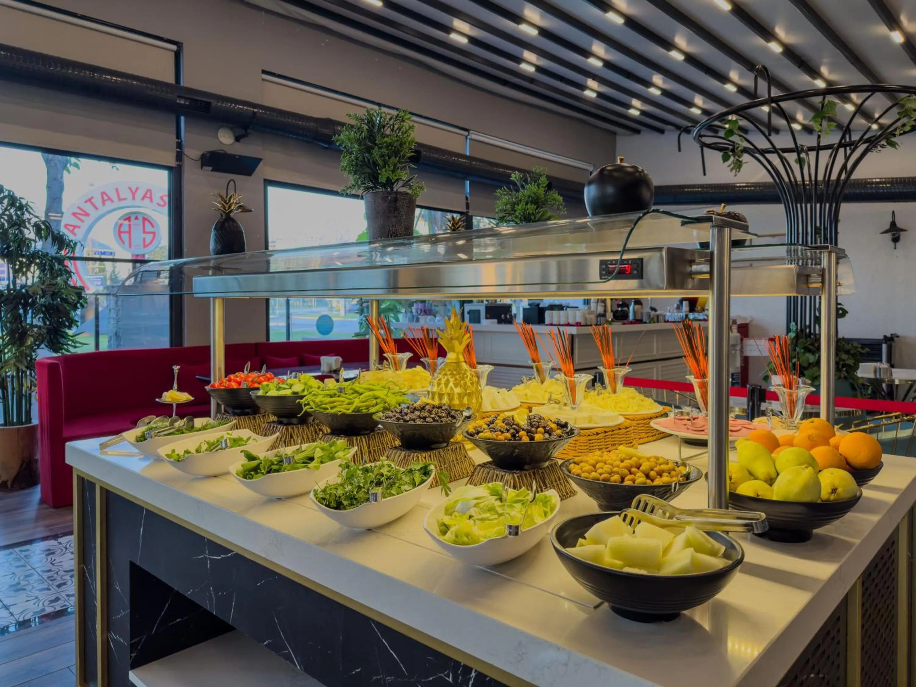 Restaurant/places to eat in Leaf Port Hotel