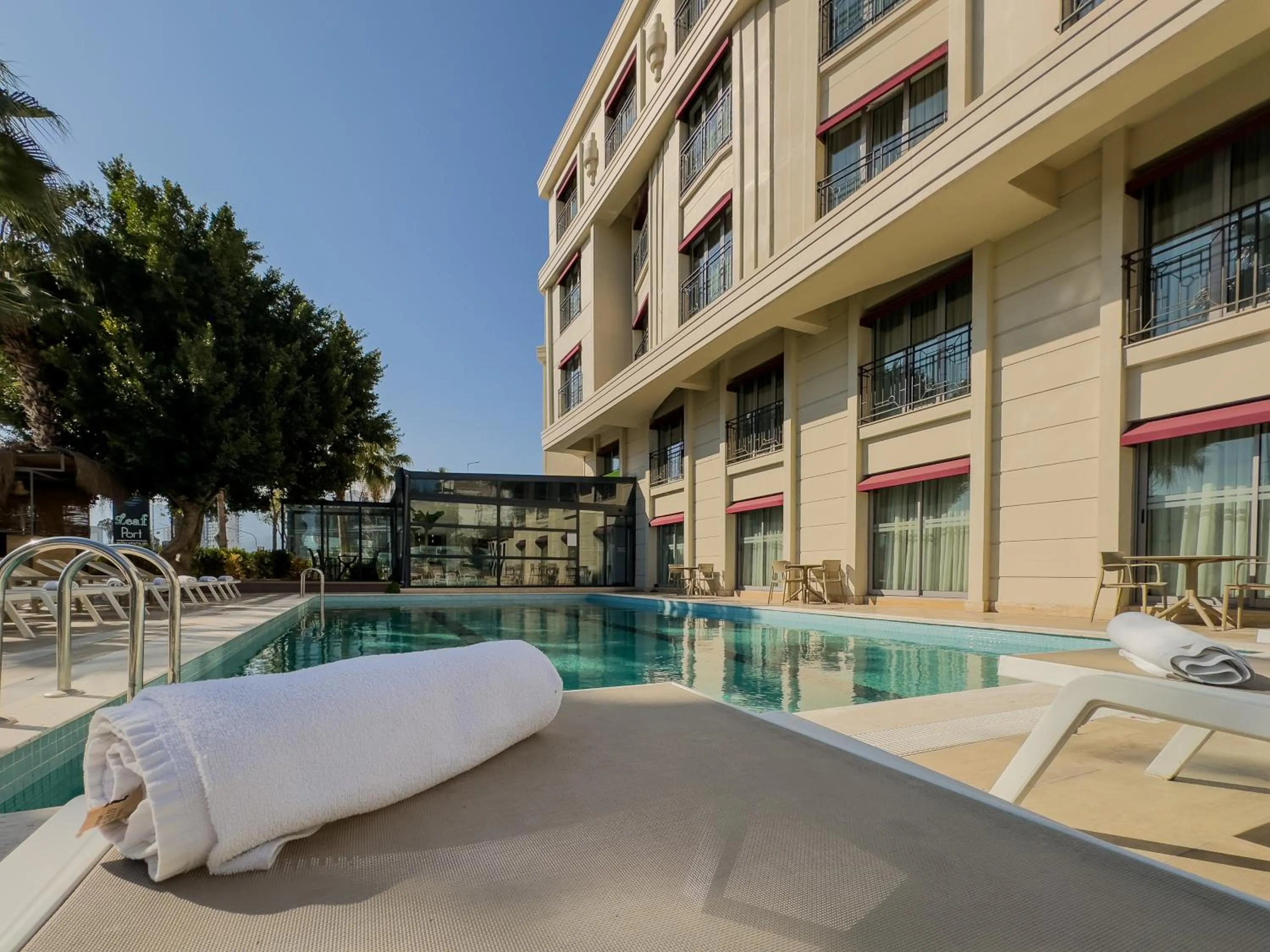 Swimming pool in Leaf Port Hotel