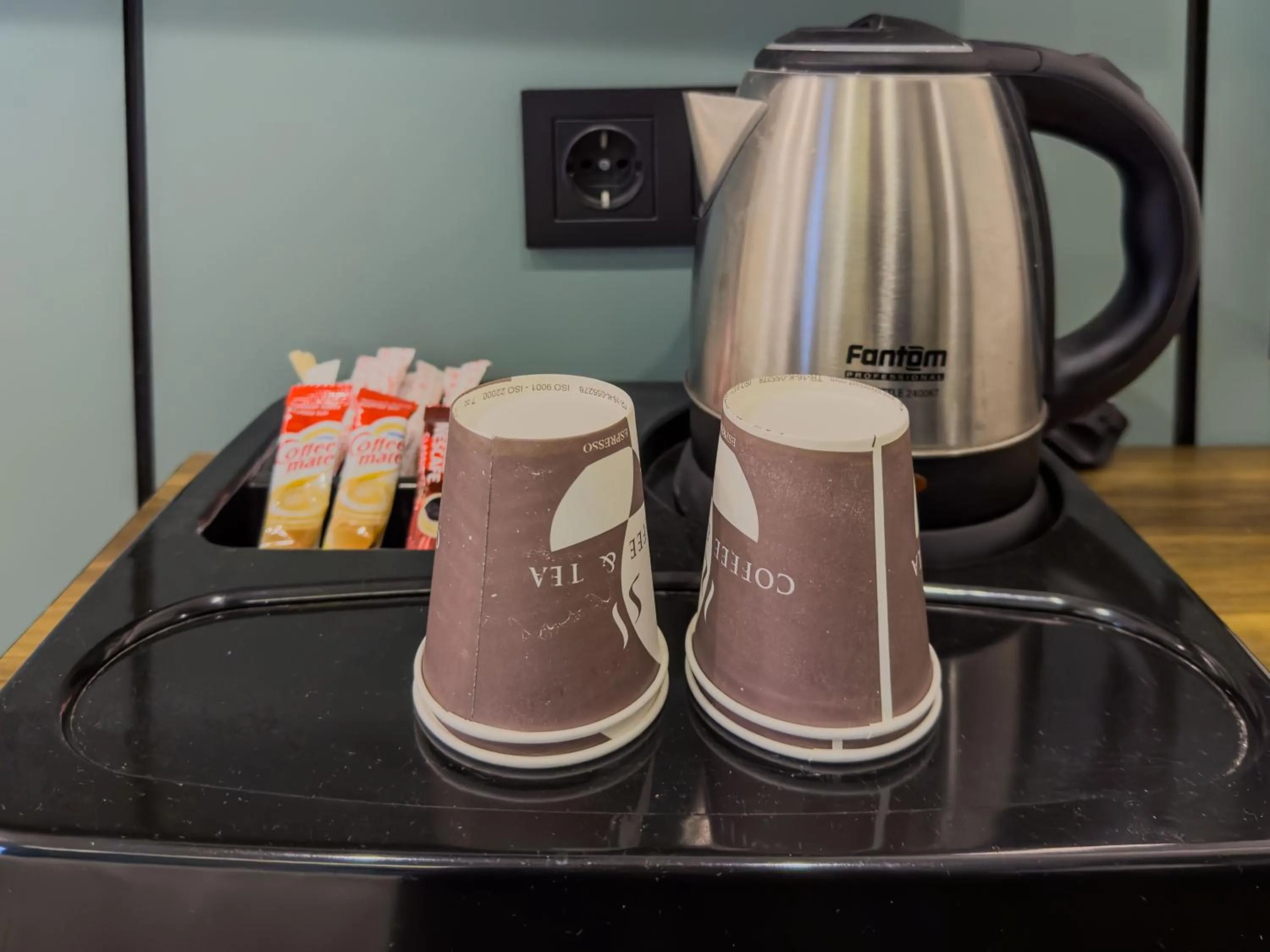 Coffee/tea facilities in Leaf Port Hotel