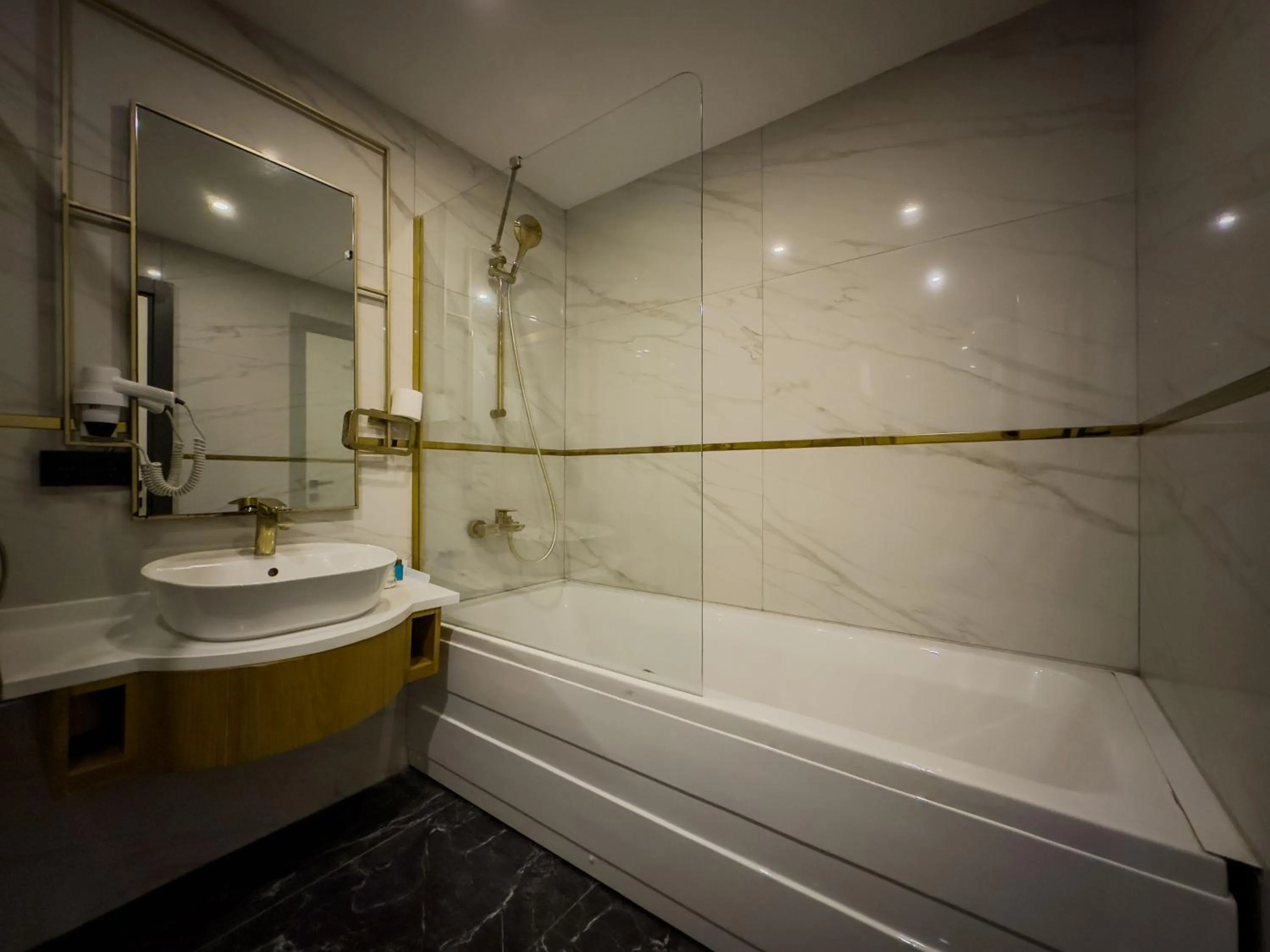 Bathroom in Leaf Port Hotel