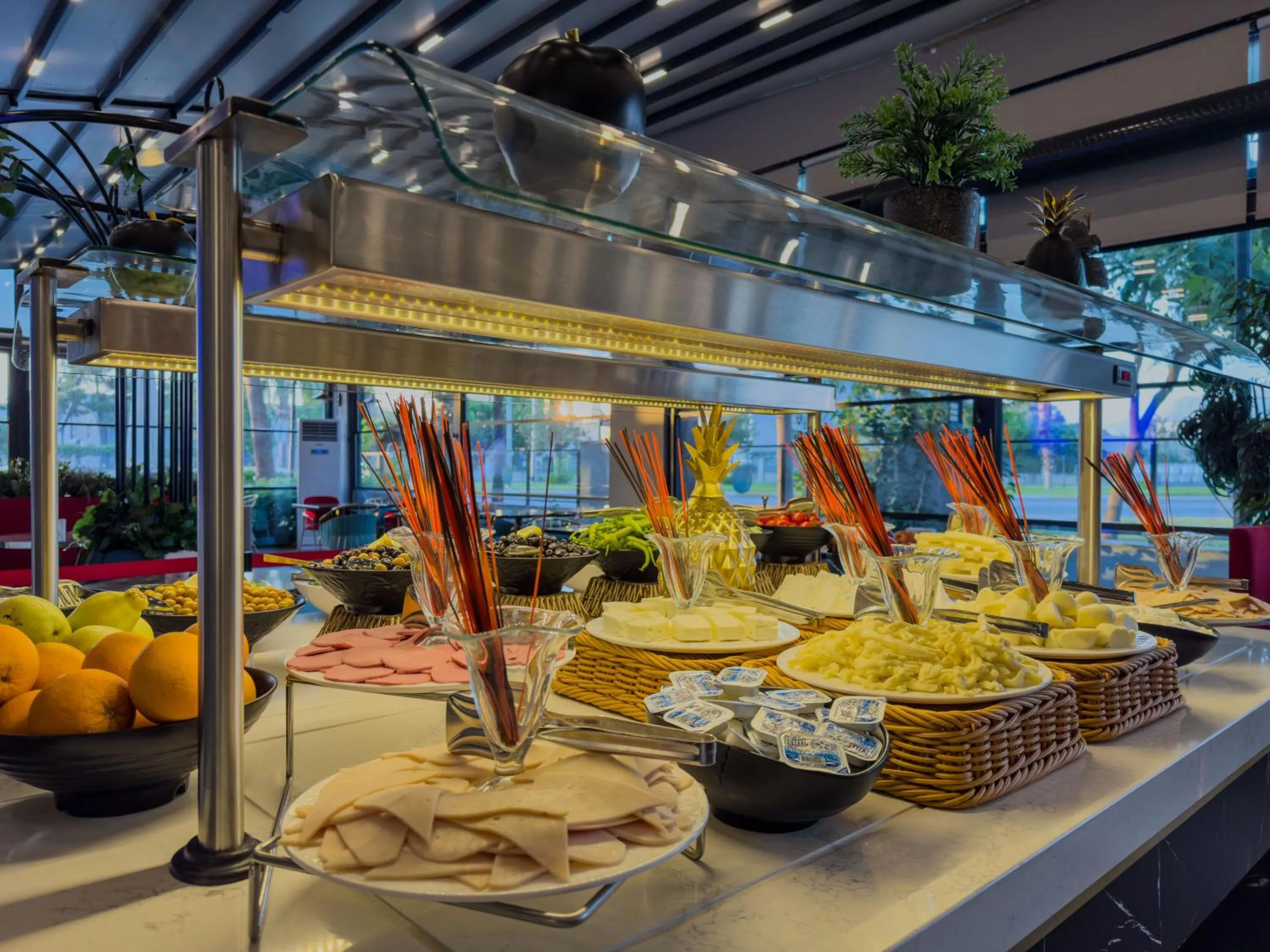 Restaurant/places to eat in Leaf Port Hotel