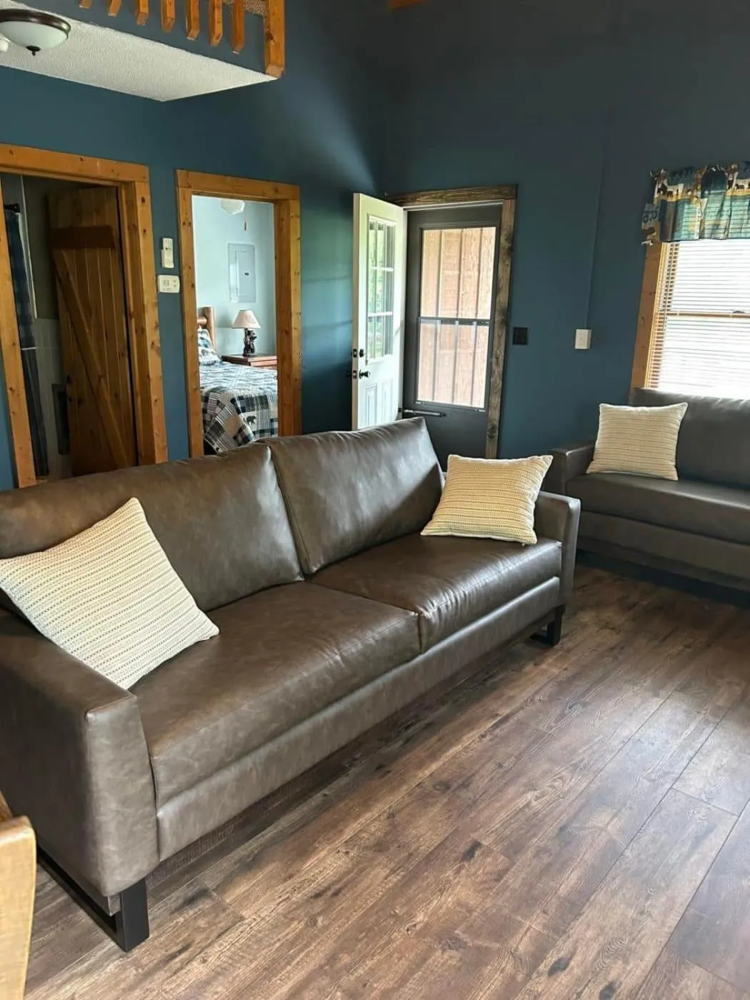 Living room in Springmaid Mountain Retreat & Stables