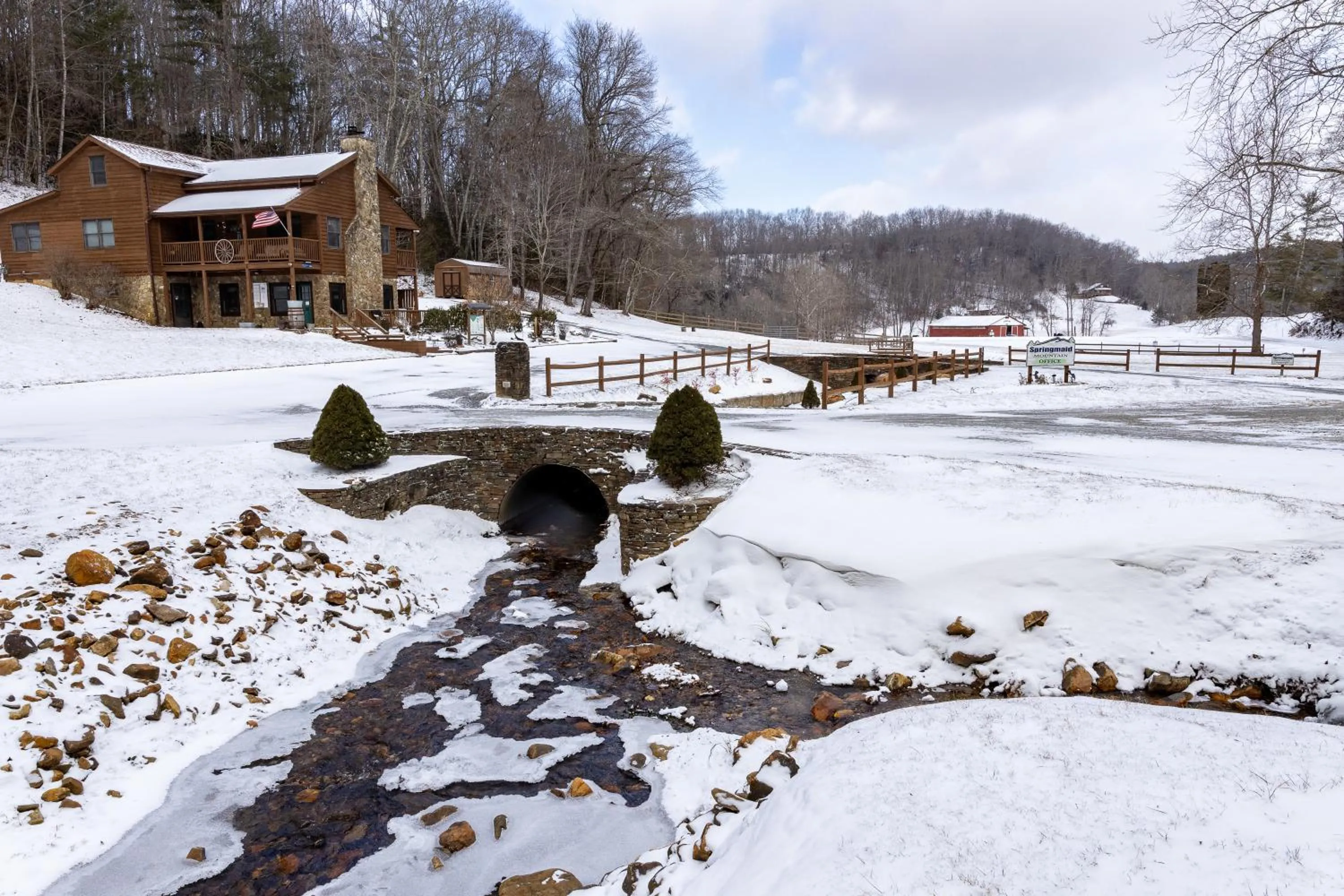 Facade/entrance in Springmaid Mountain Retreat & Stables