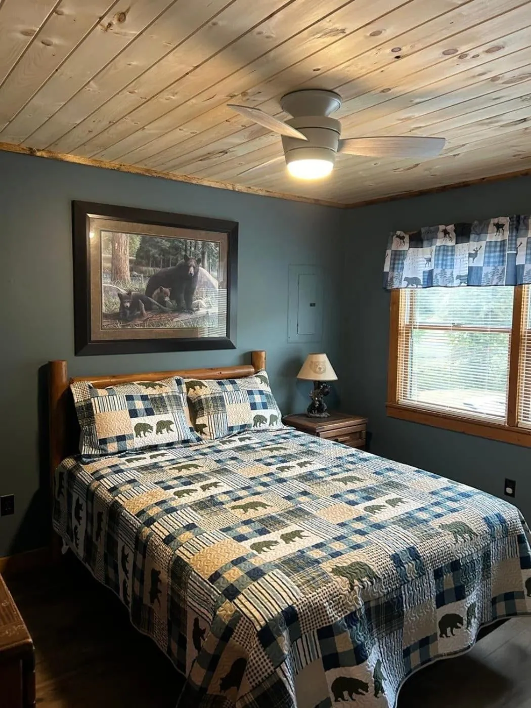 Bed in Springmaid Mountain Retreat & Stables