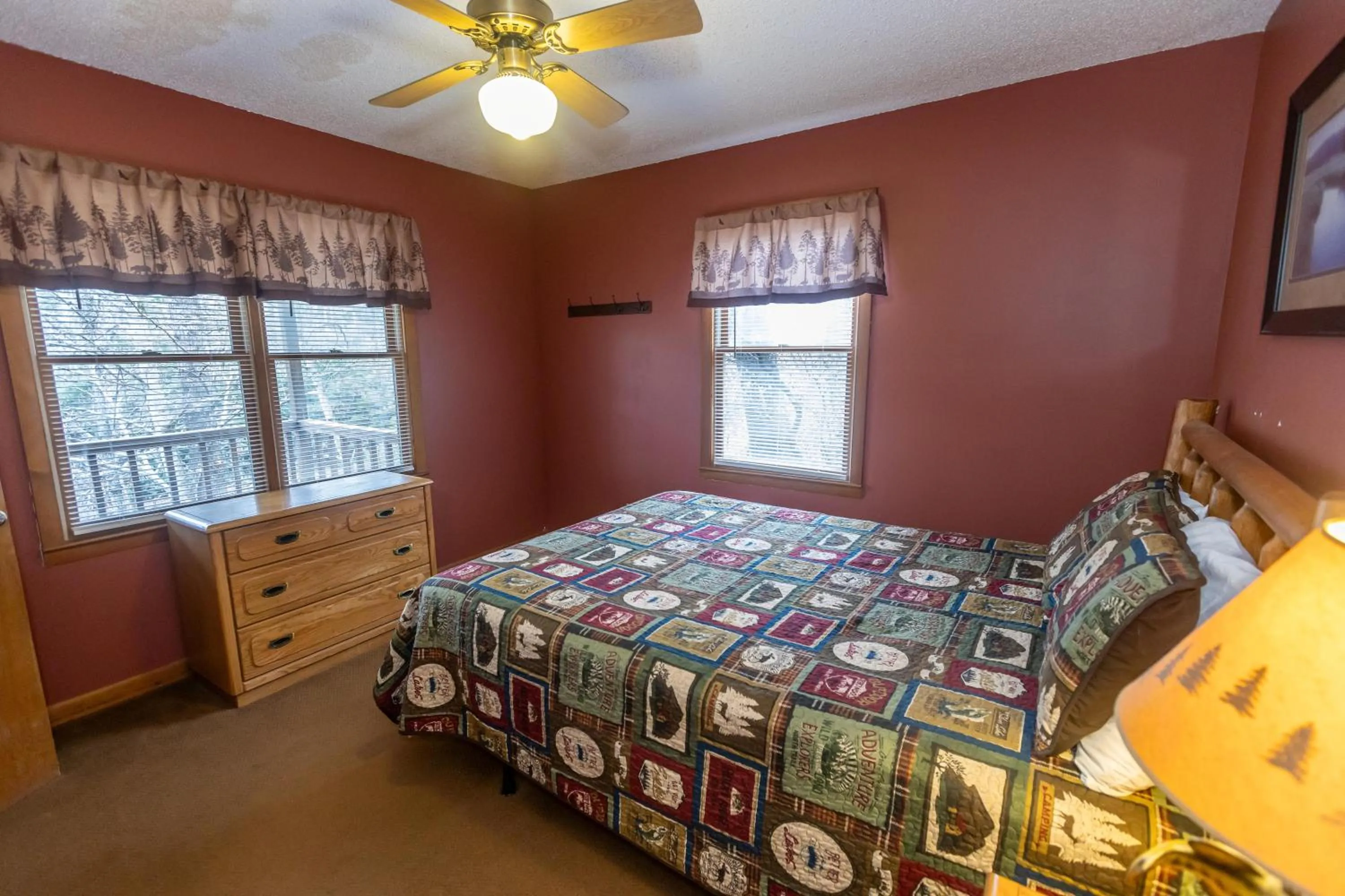 Bed in Springmaid Mountain Retreat & Stables