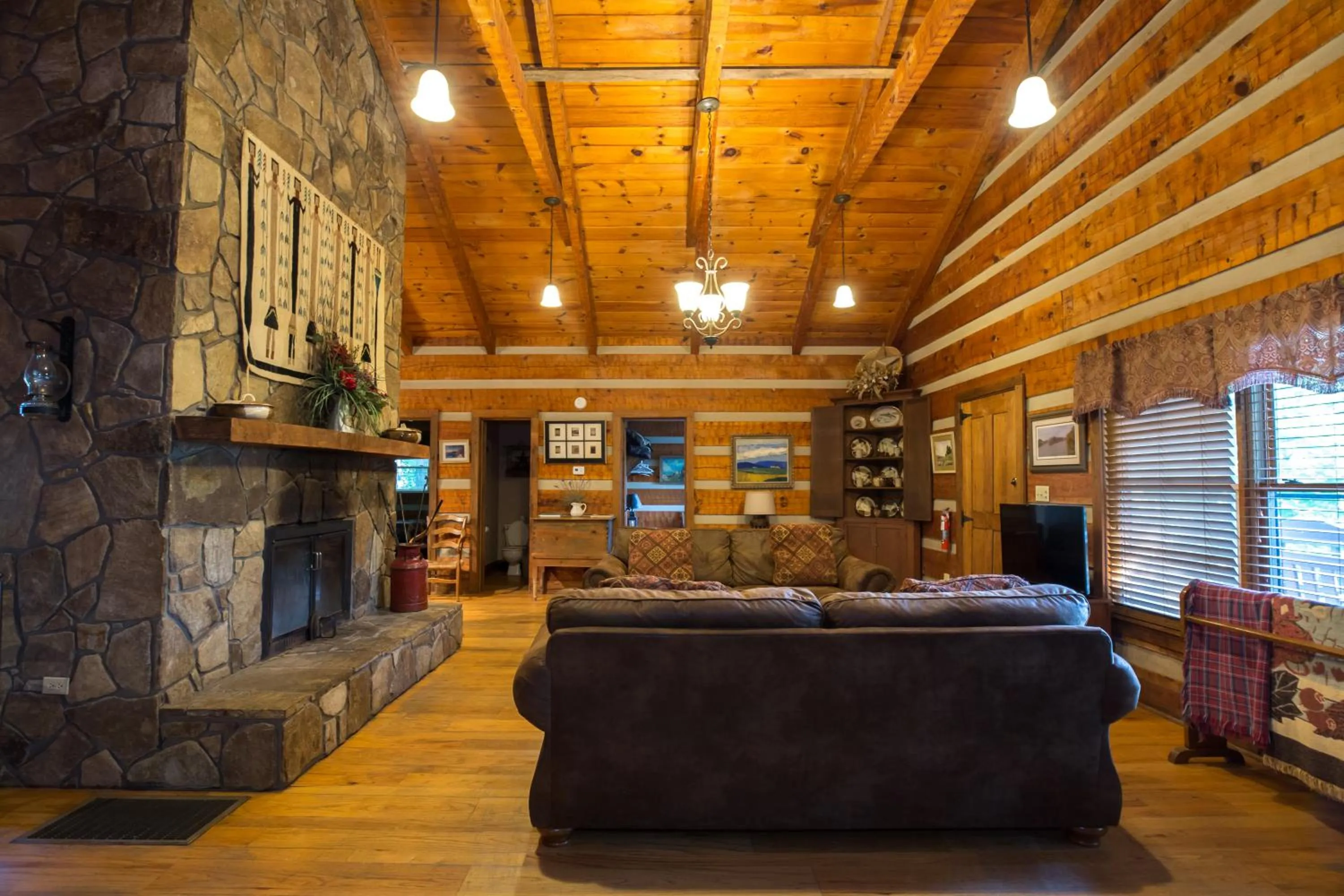 Living room in Springmaid Mountain Retreat & Stables