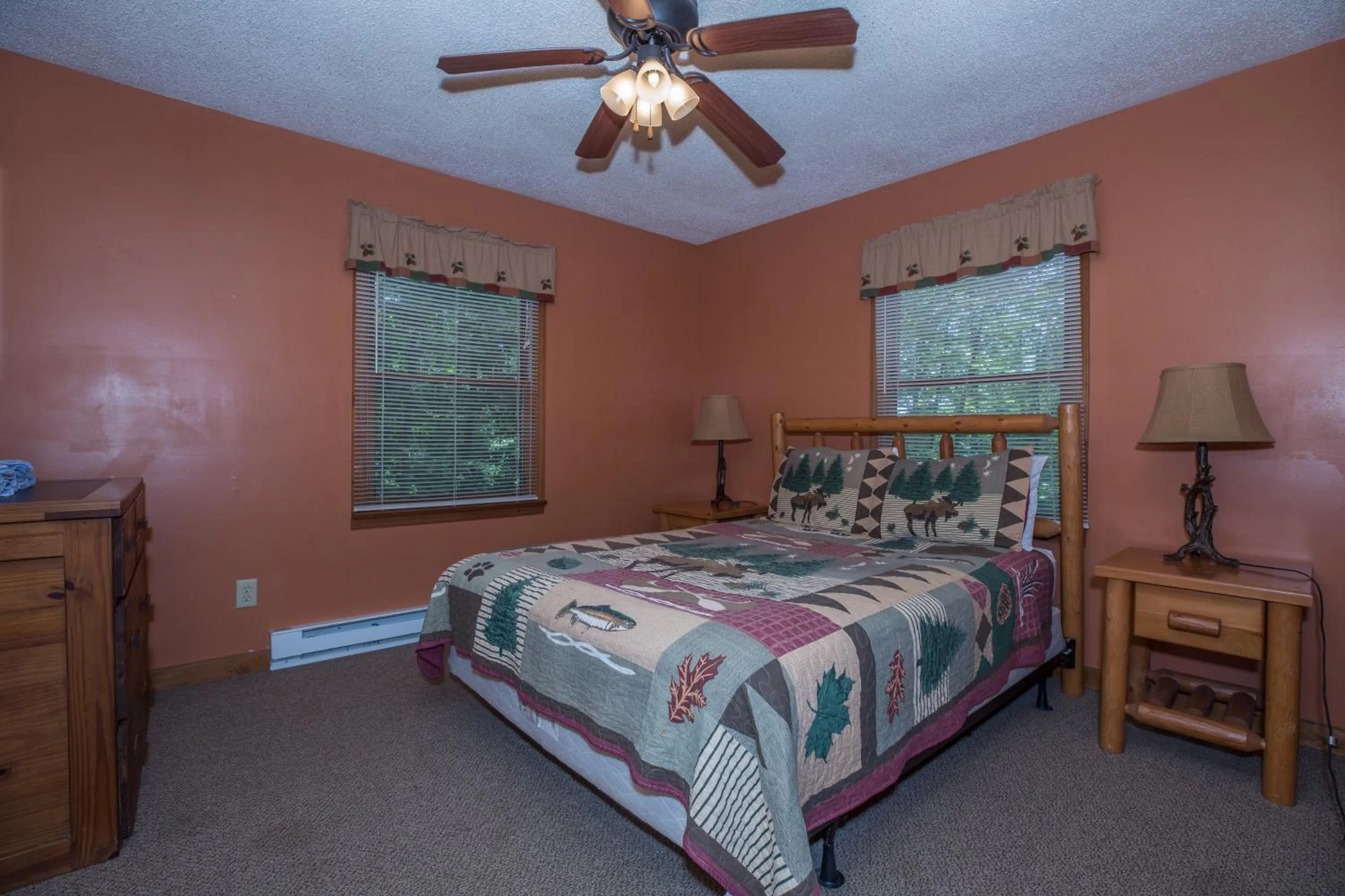 Photo of the whole room, Bed in Springmaid Mountain Retreat & Stables