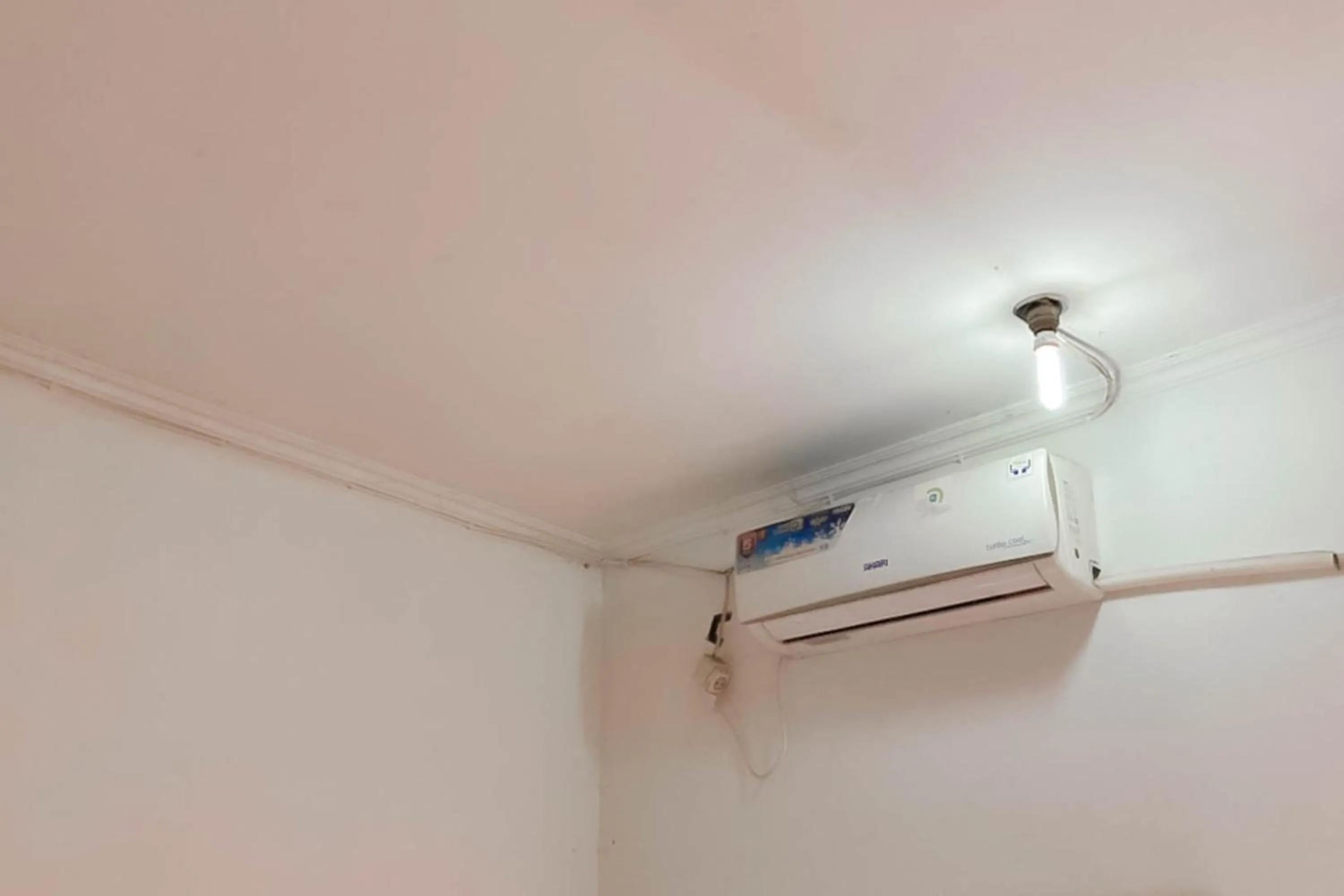 air conditioner in Hotel Arimbi 3 RedPartner
