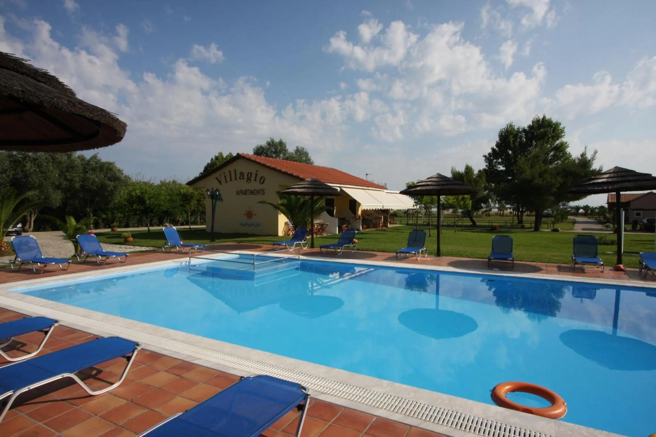 Swimming pool in Villagio