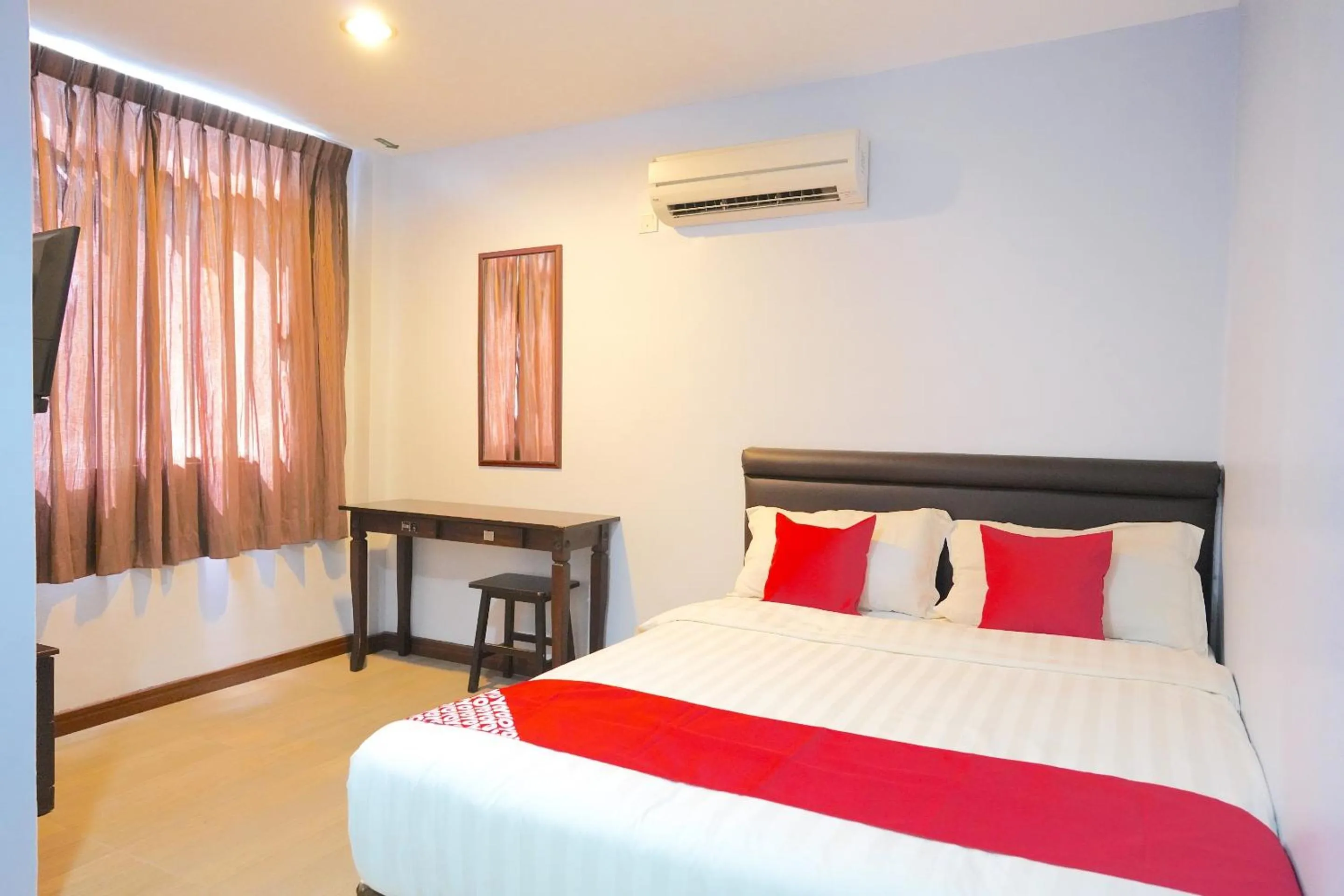 Bedroom, Bed in Hotel O Utama Inn