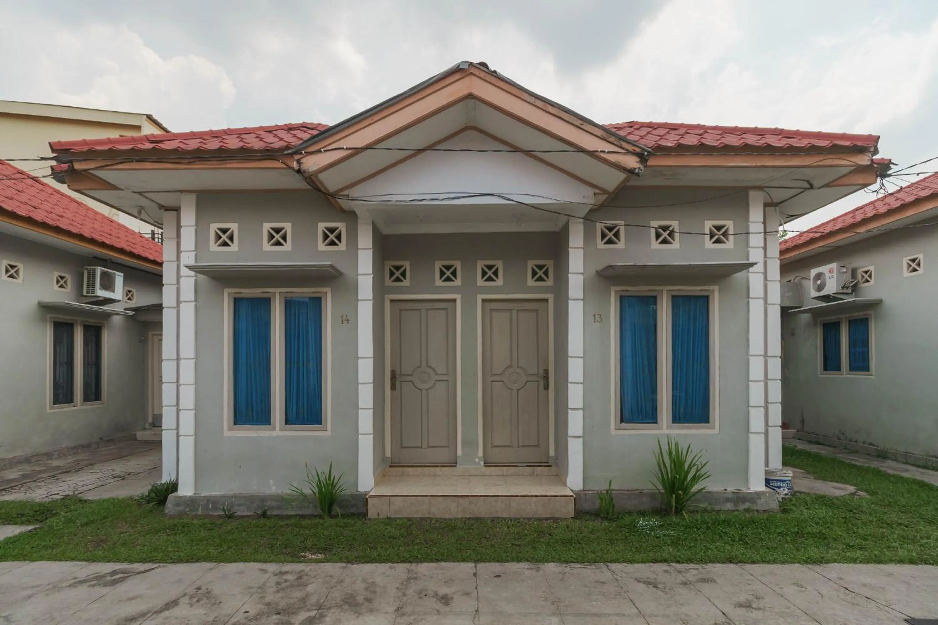 Facade/entrance in RedDoorz Syariah near Watervang Lubuk Linggau 2