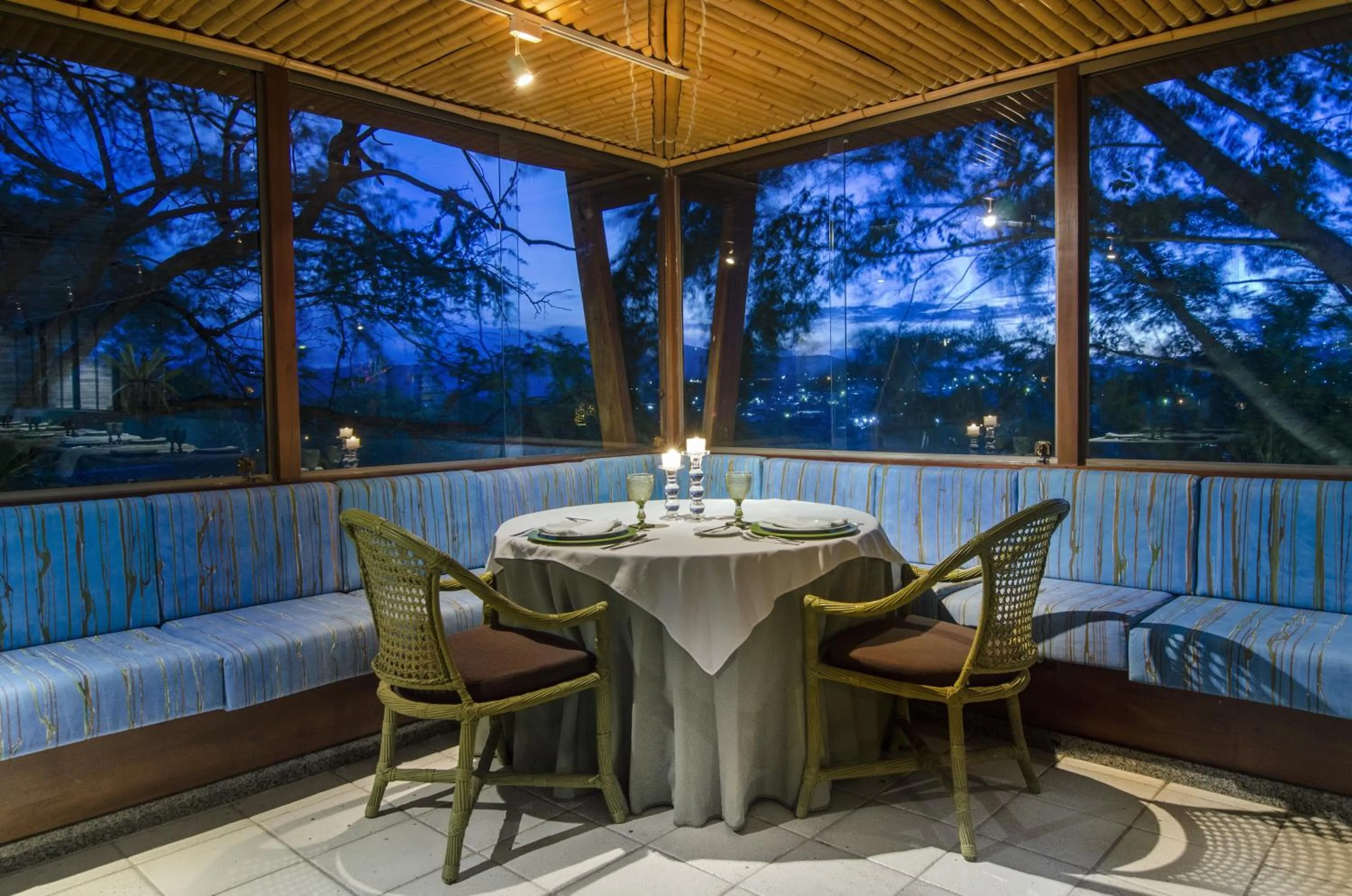 Restaurant/places to eat in Oasis Hotel Spa