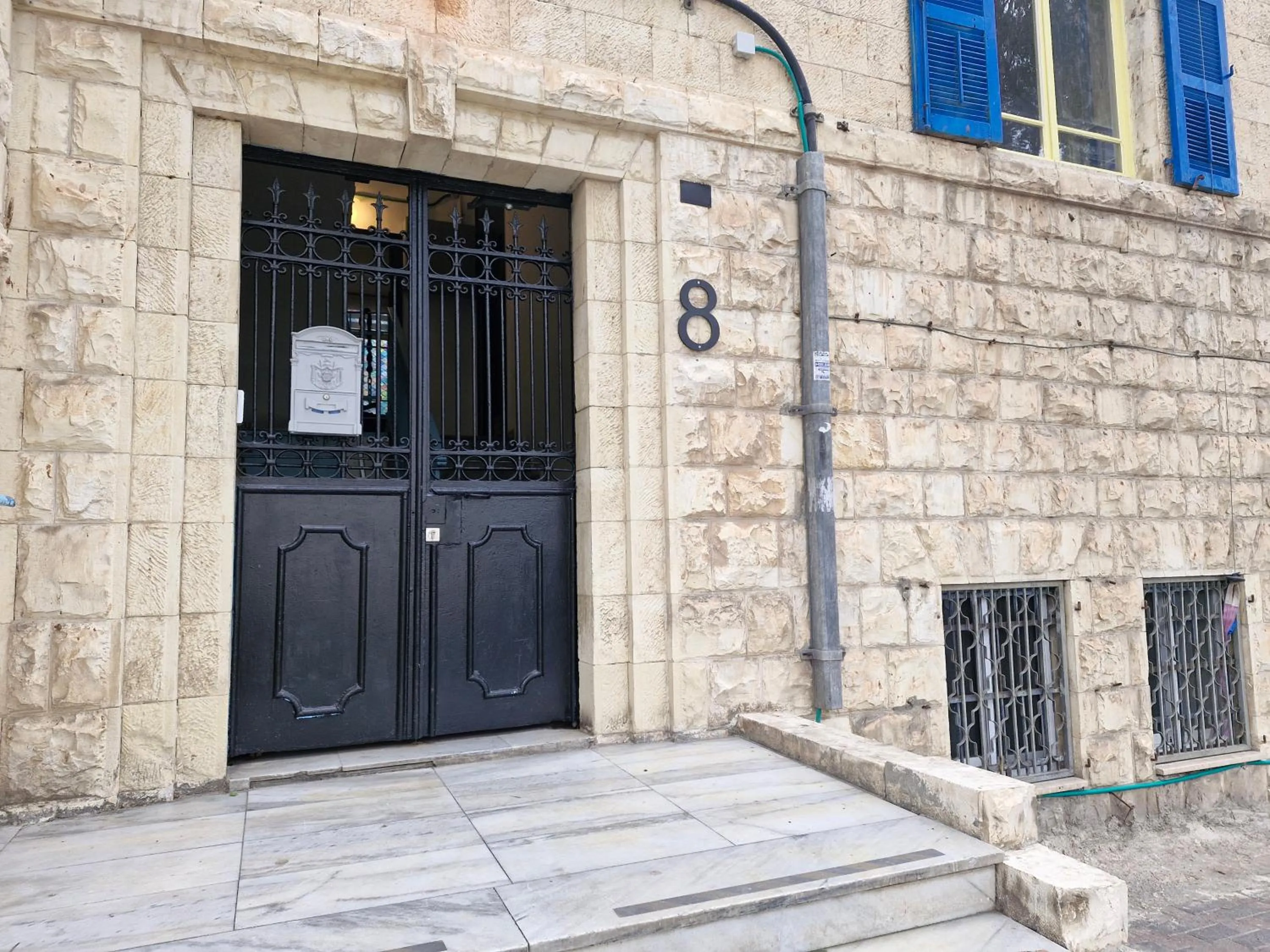 Facade/entrance in Hostel Roks