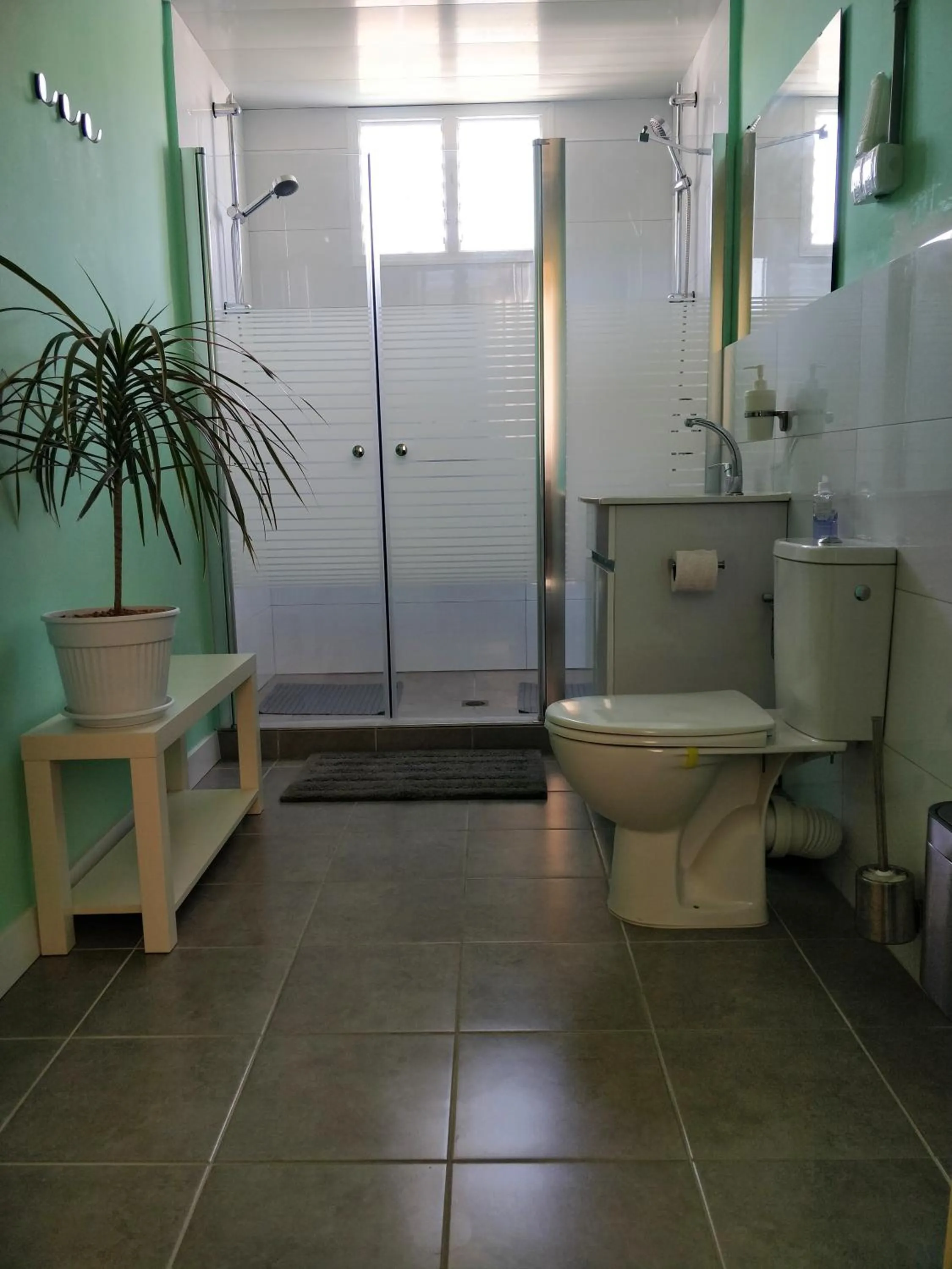 Economy Triple Room with Shared Bathroom - single occupancy in Hostel Roks