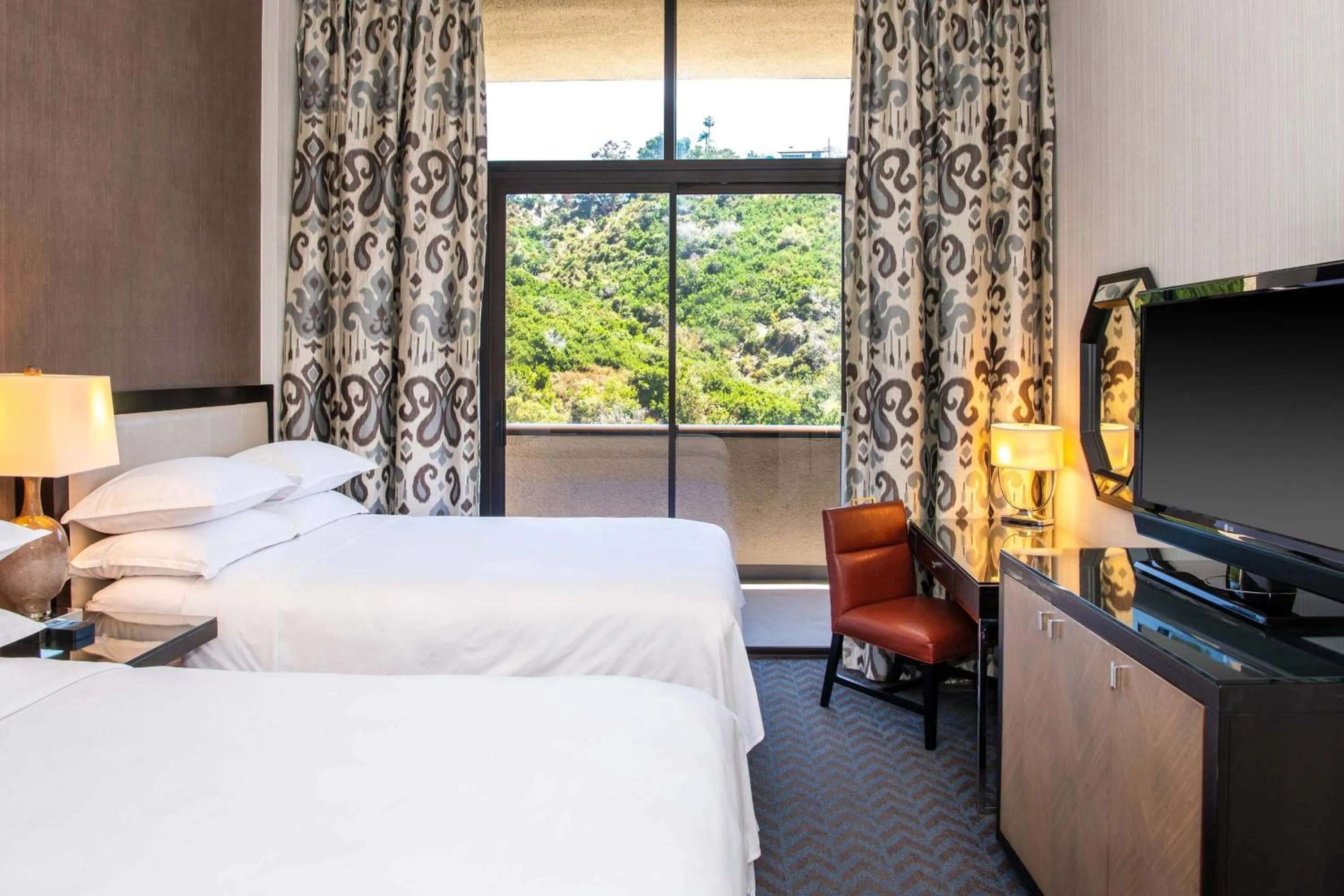 Bedroom, Bed in Sheraton Mission Valley San Diego Hotel