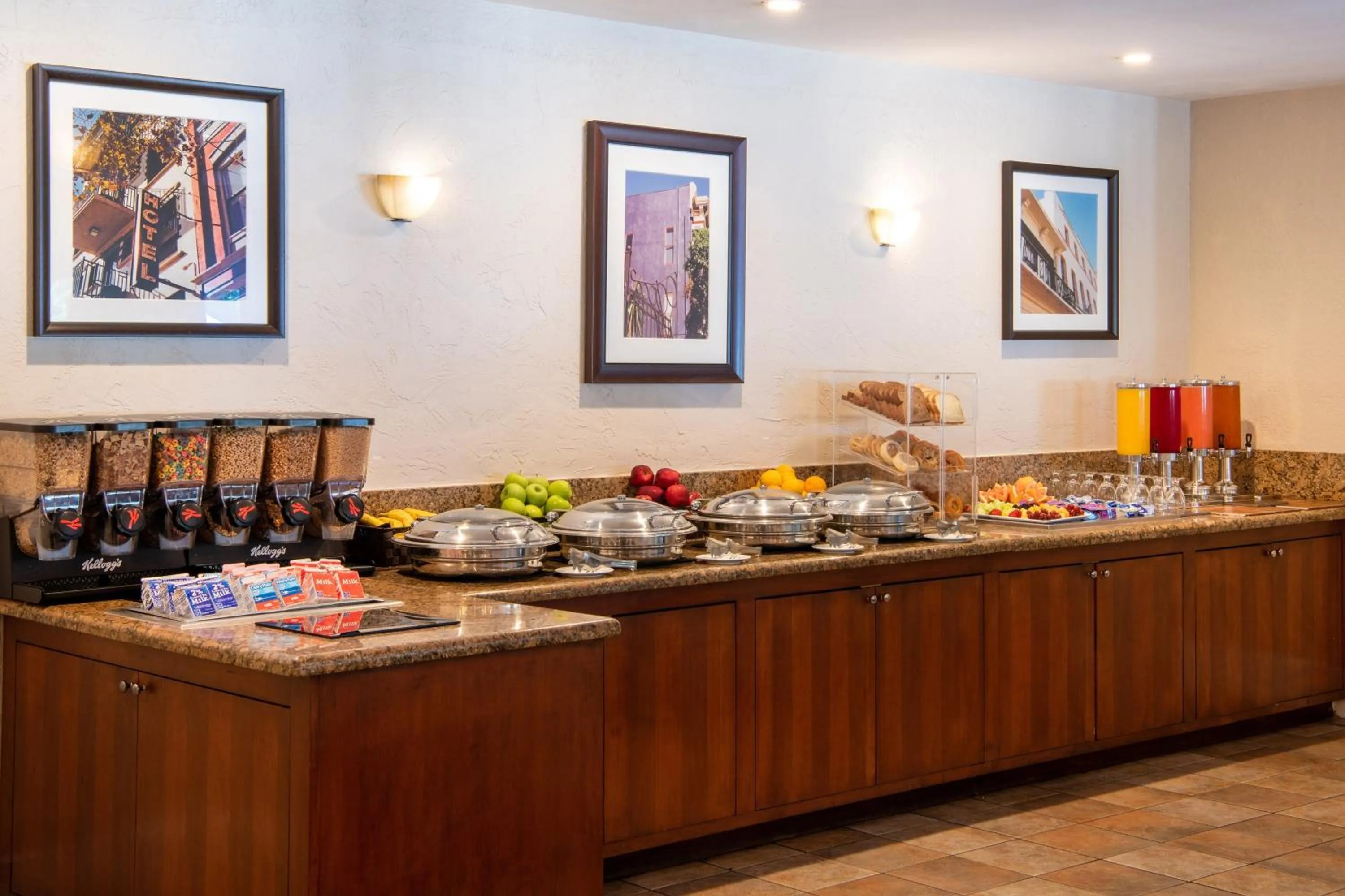 Restaurant/places to eat in Sheraton Mission Valley San Diego Hotel