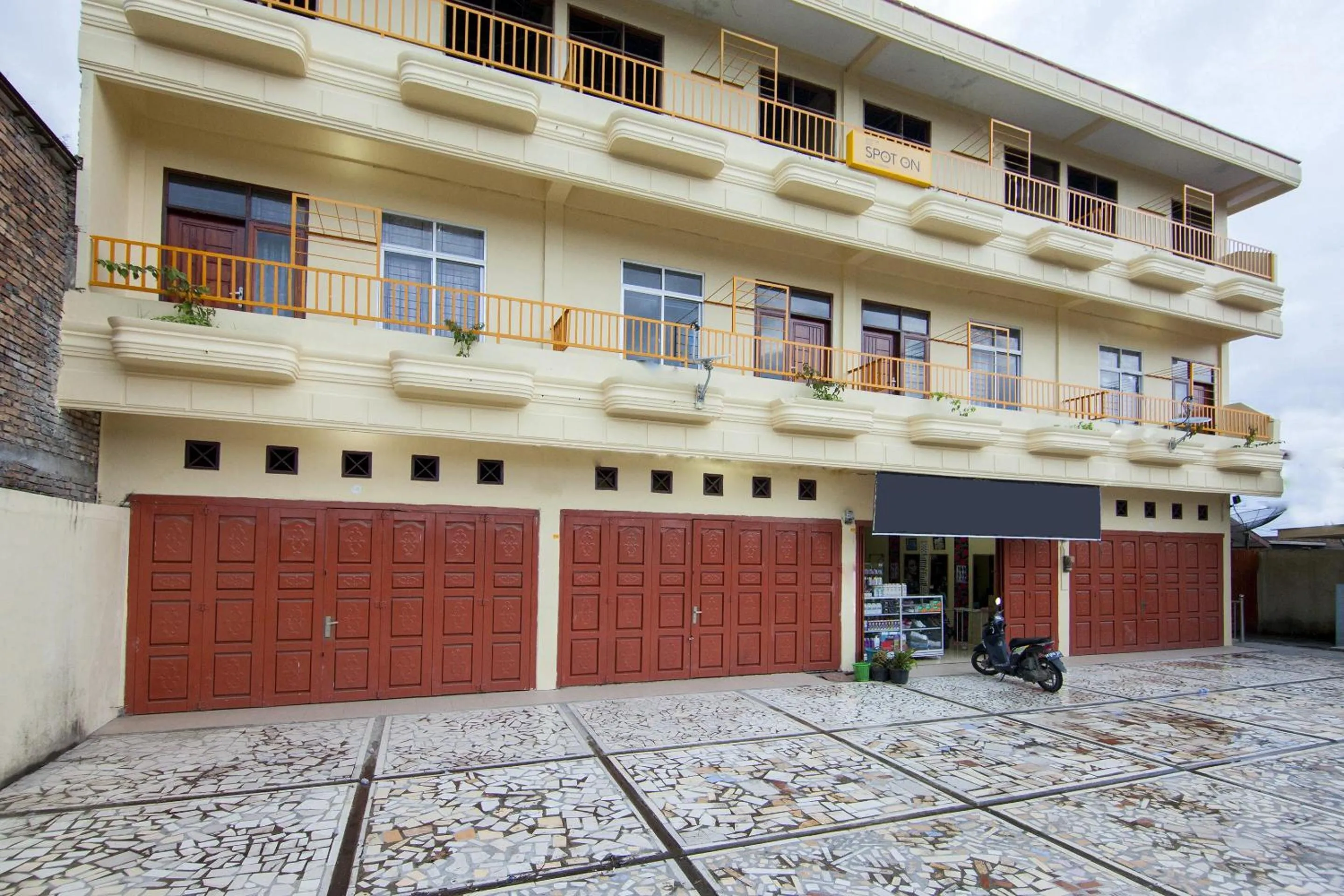 Facade/entrance in SPOT ON 2076 Hotel Stadion