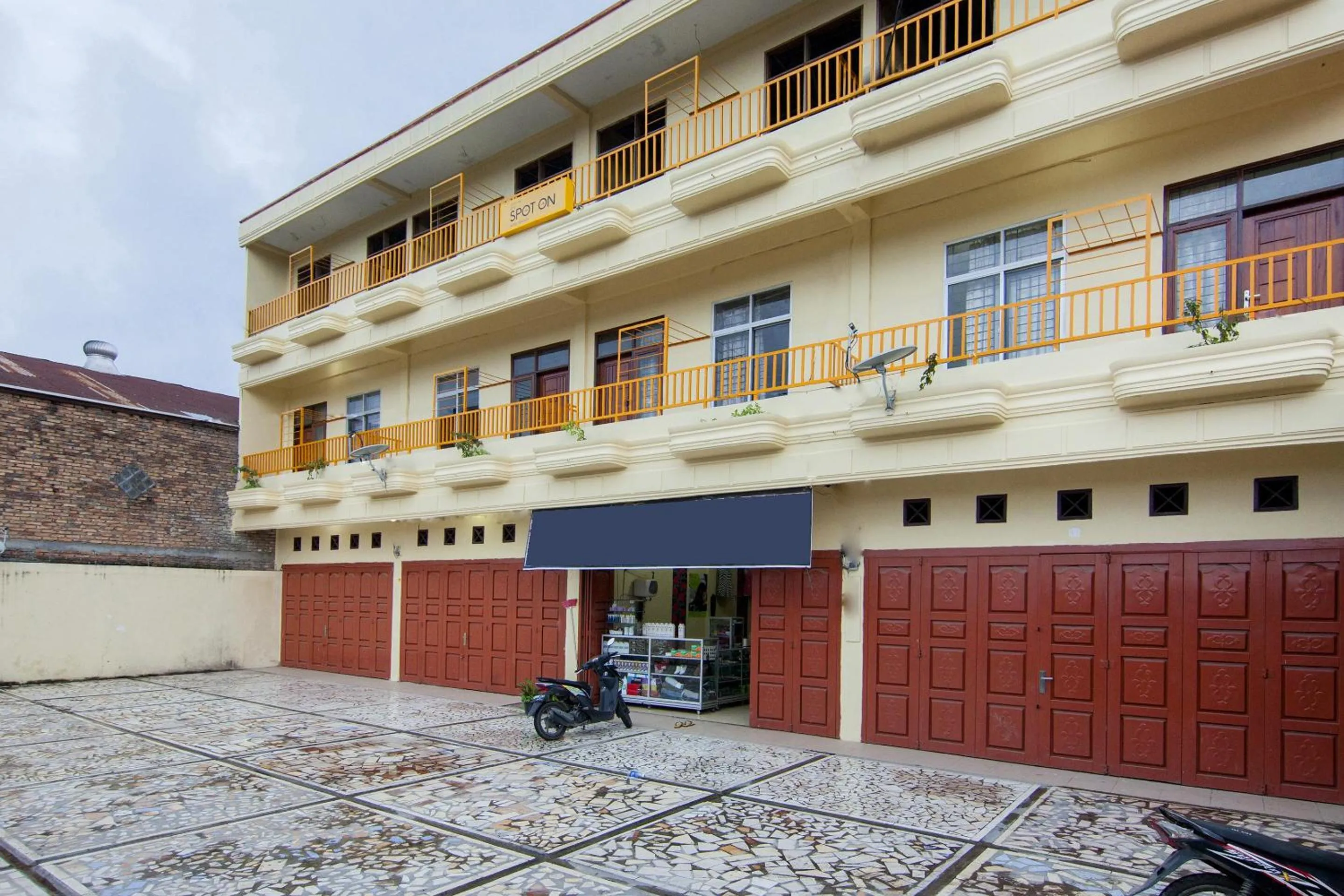 Facade/entrance in SPOT ON 2076 Hotel Stadion