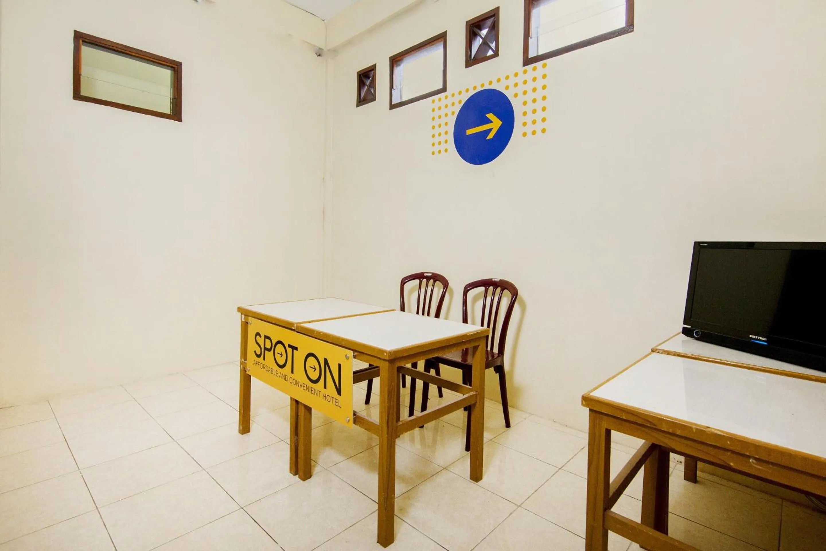 Lobby or reception in SPOT ON 2076 Hotel Stadion