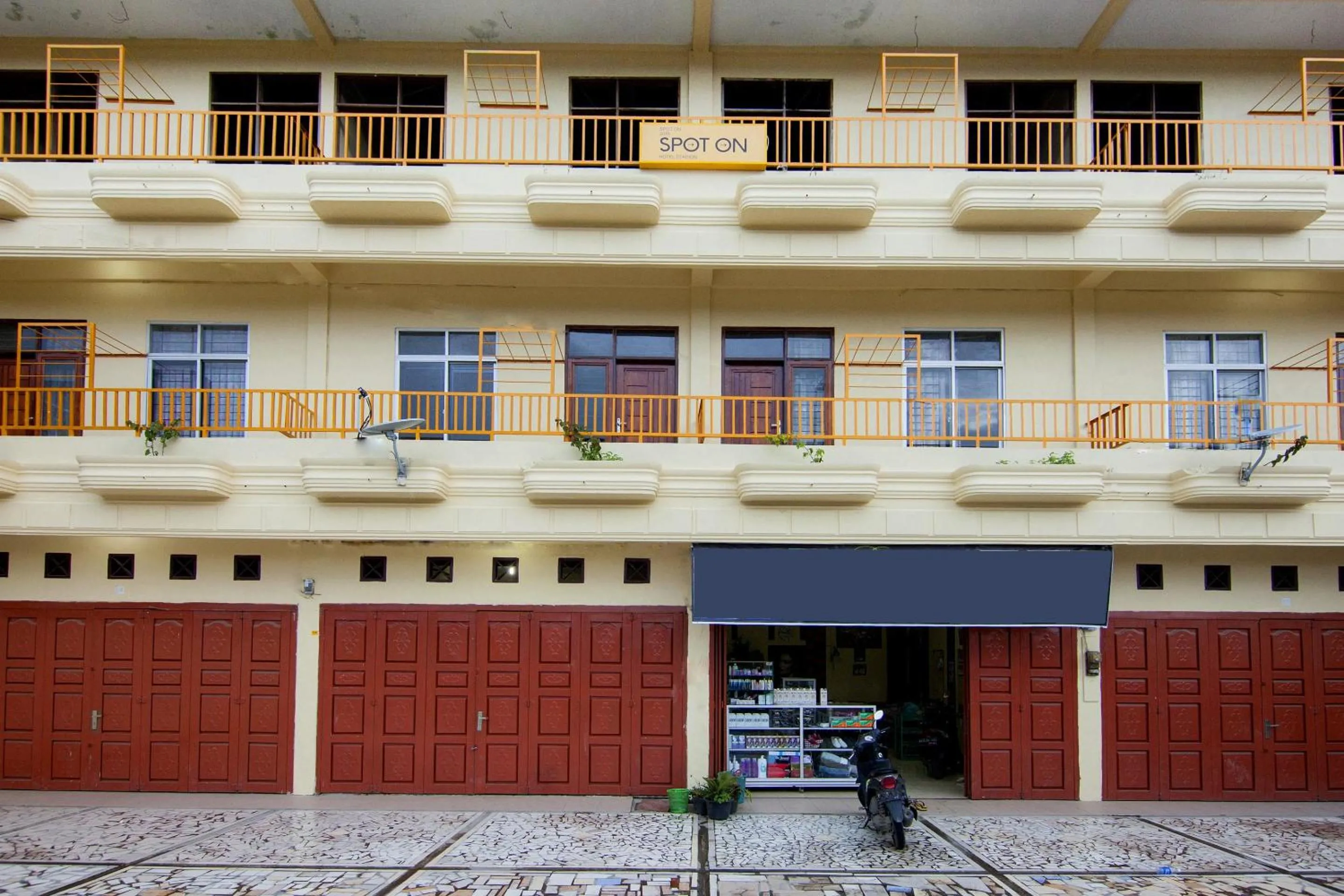 Facade/entrance in SPOT ON 2076 Hotel Stadion