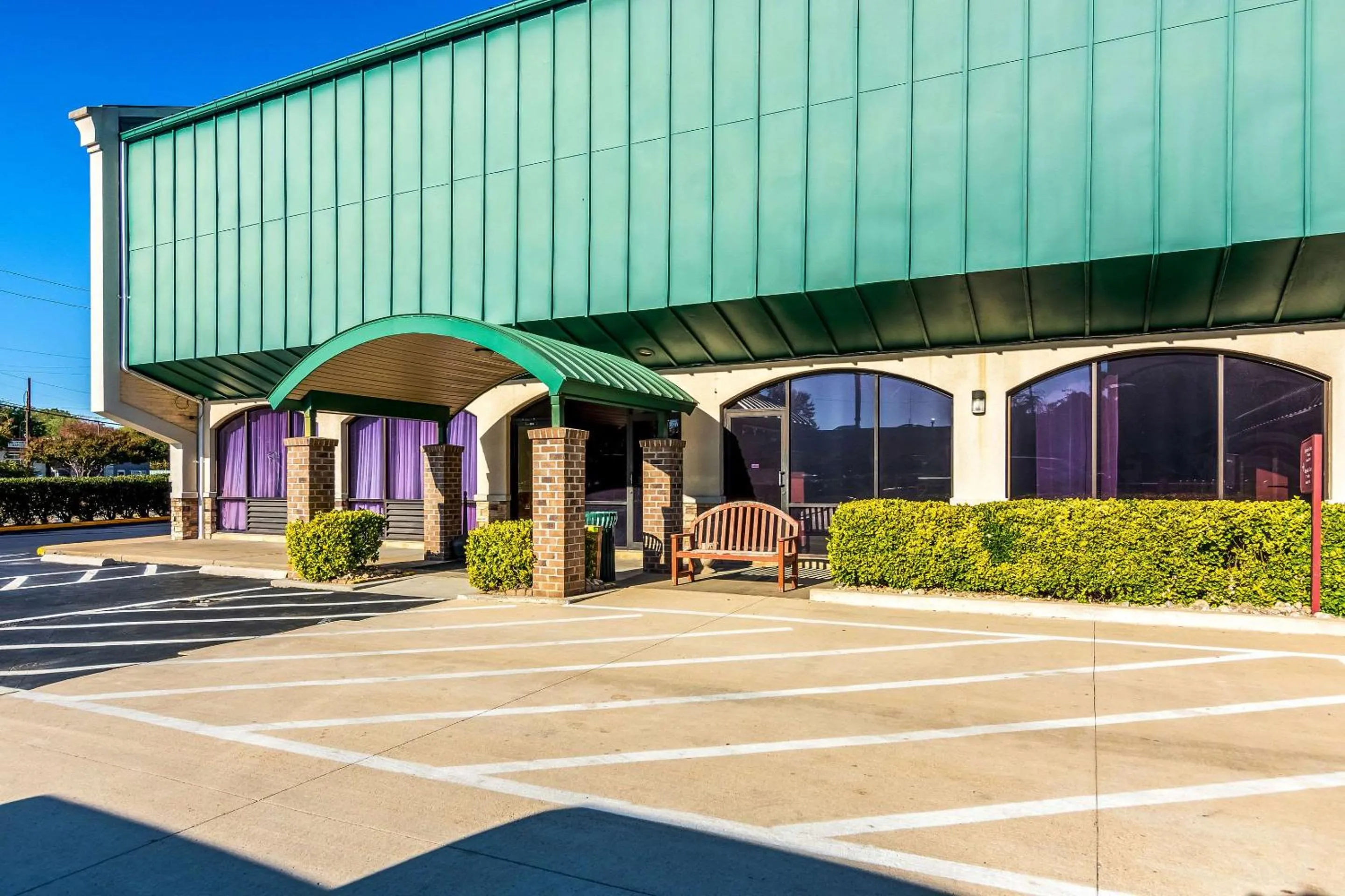 Property Building in Rodeway Inn Central