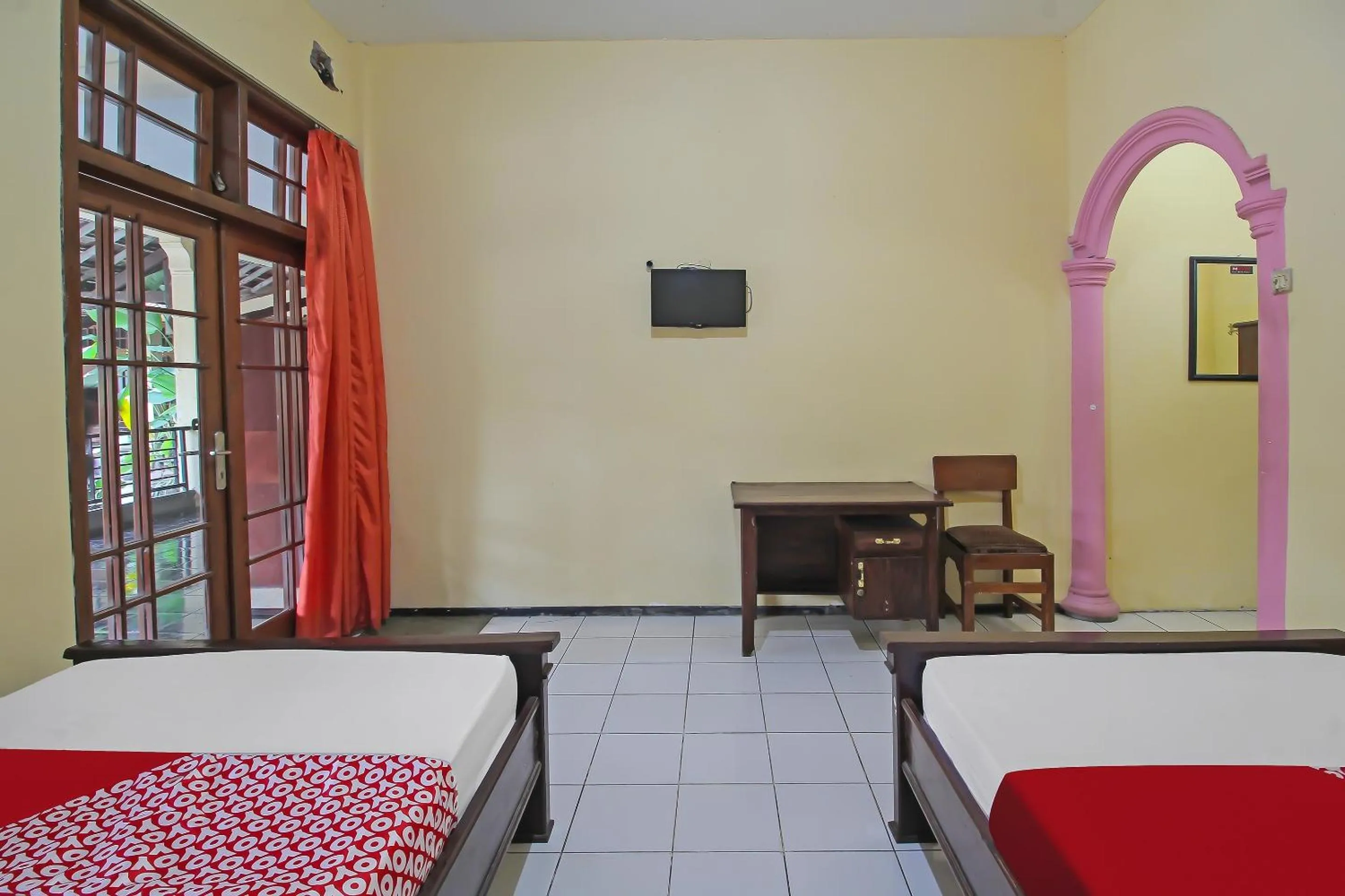 Bedroom, Bed in OYO 1984 Hotel Istana Family Syariah