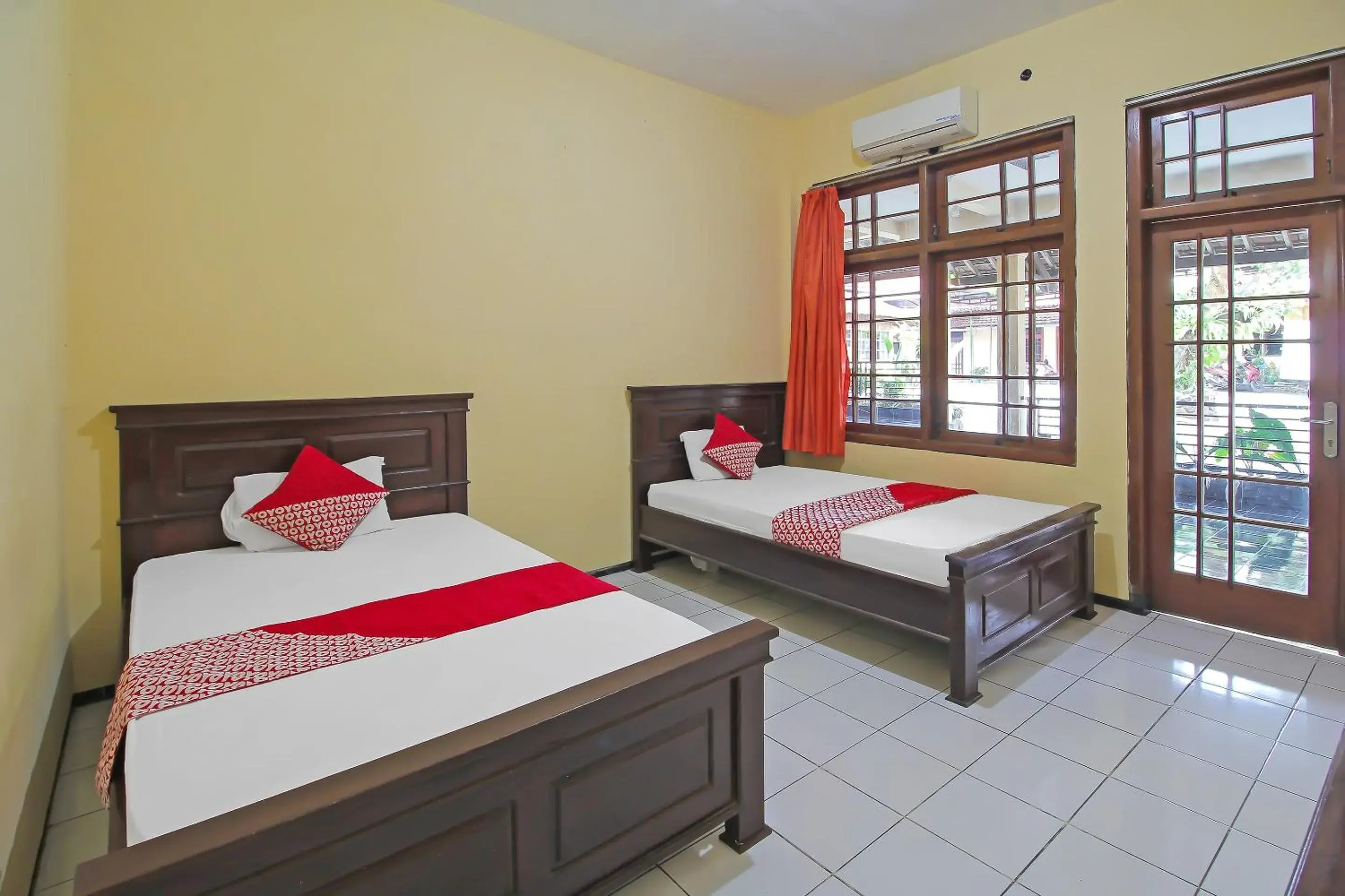 Delxue Twin Room in OYO 1984 Hotel Istana Family Syariah Delxue Twin Room in OYO 1984 Hotel Istana Family Syariah