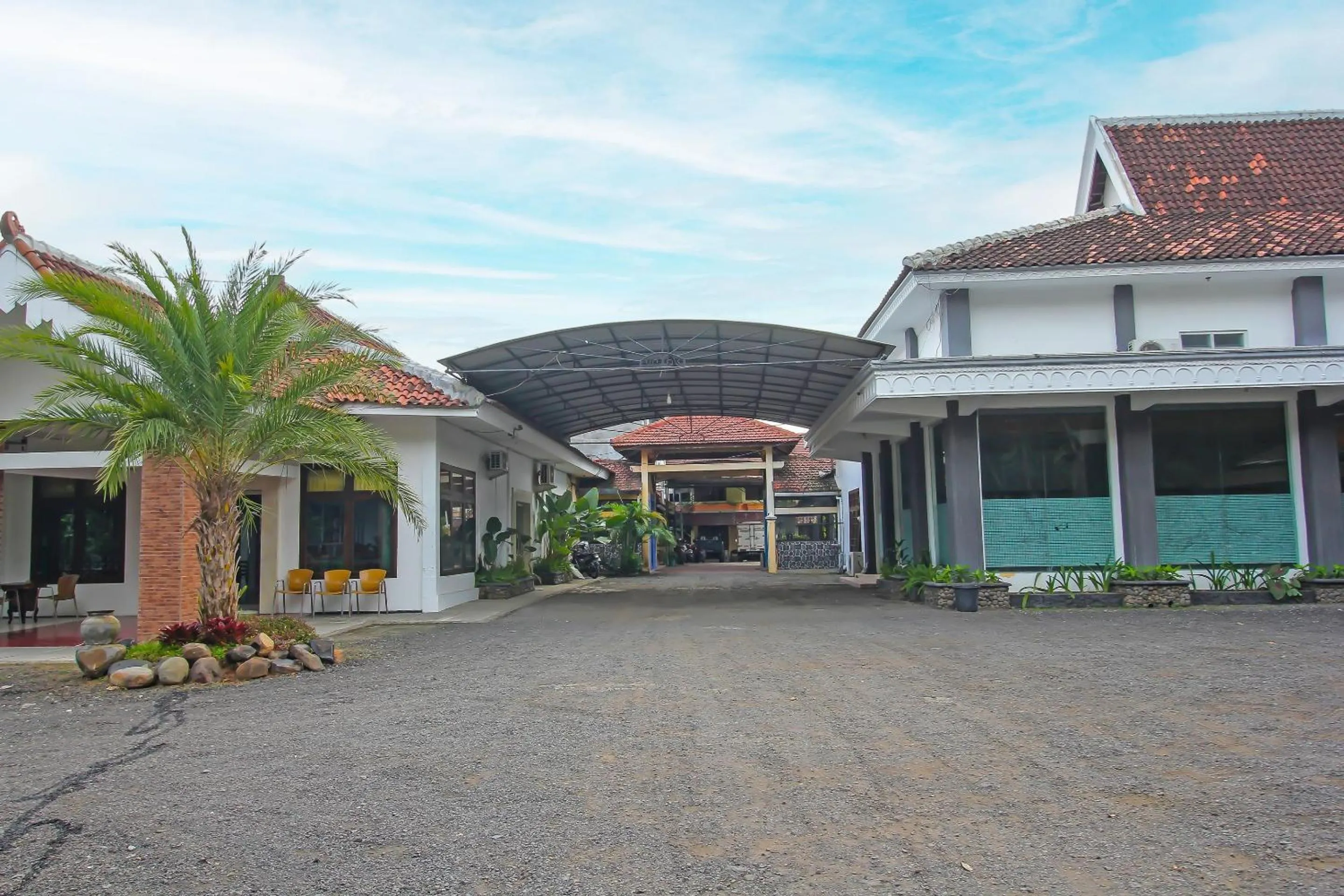 Facade/entrance in OYO 1984 Hotel Istana Family Syariah
