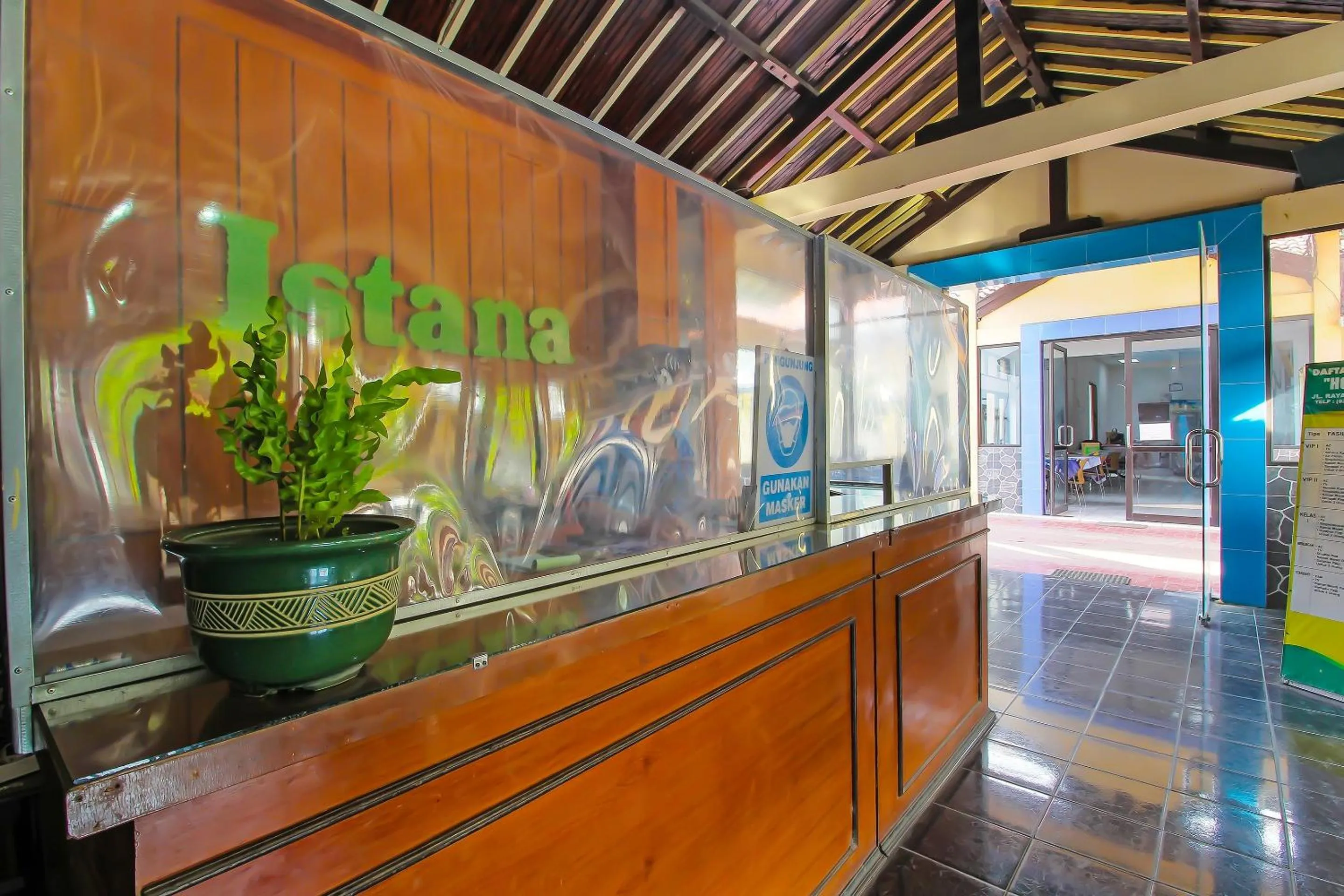 Lobby or reception in OYO 1984 Hotel Istana Family Syariah