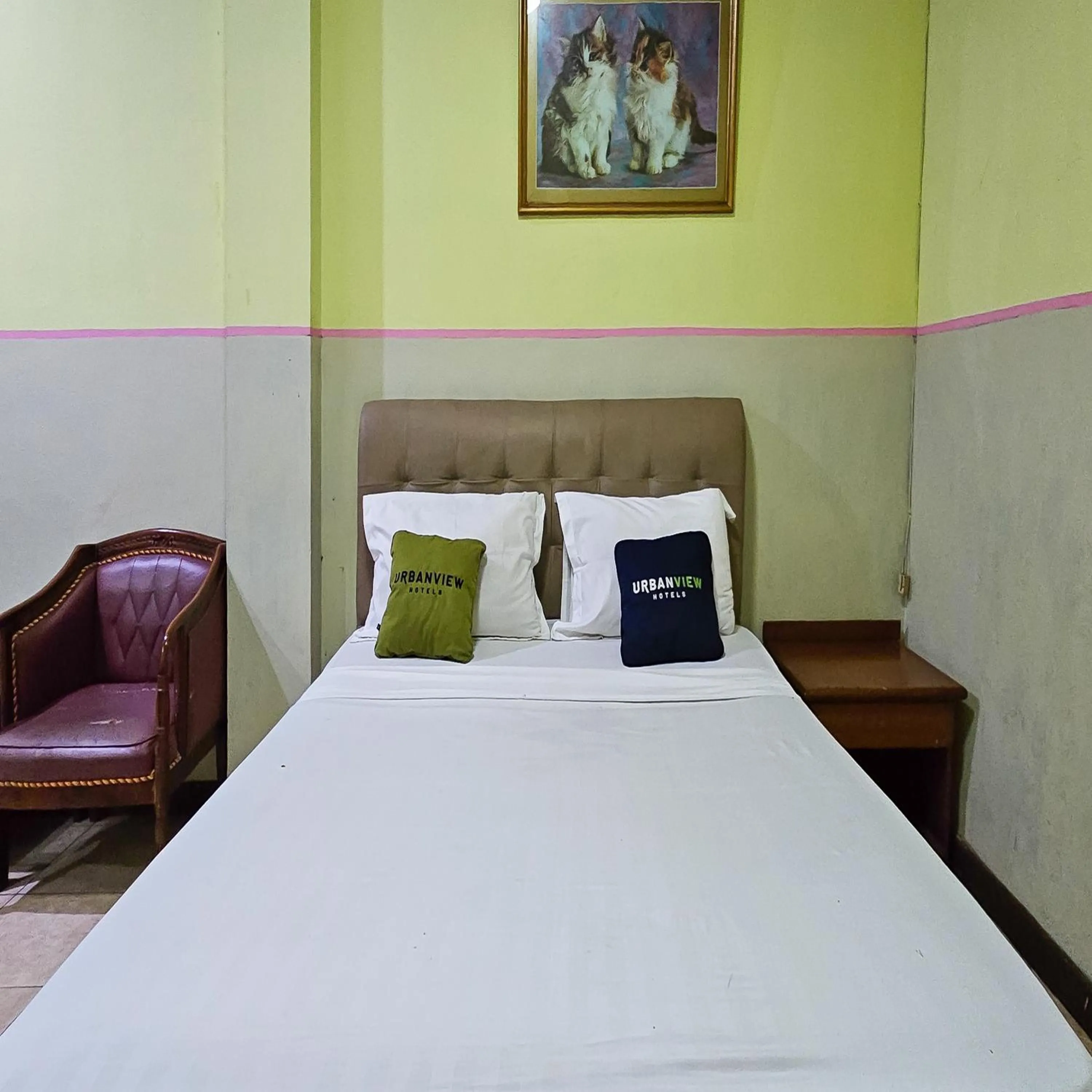 Bedroom, Bed in Urbanview Hotel Kharisma Banjarmasin