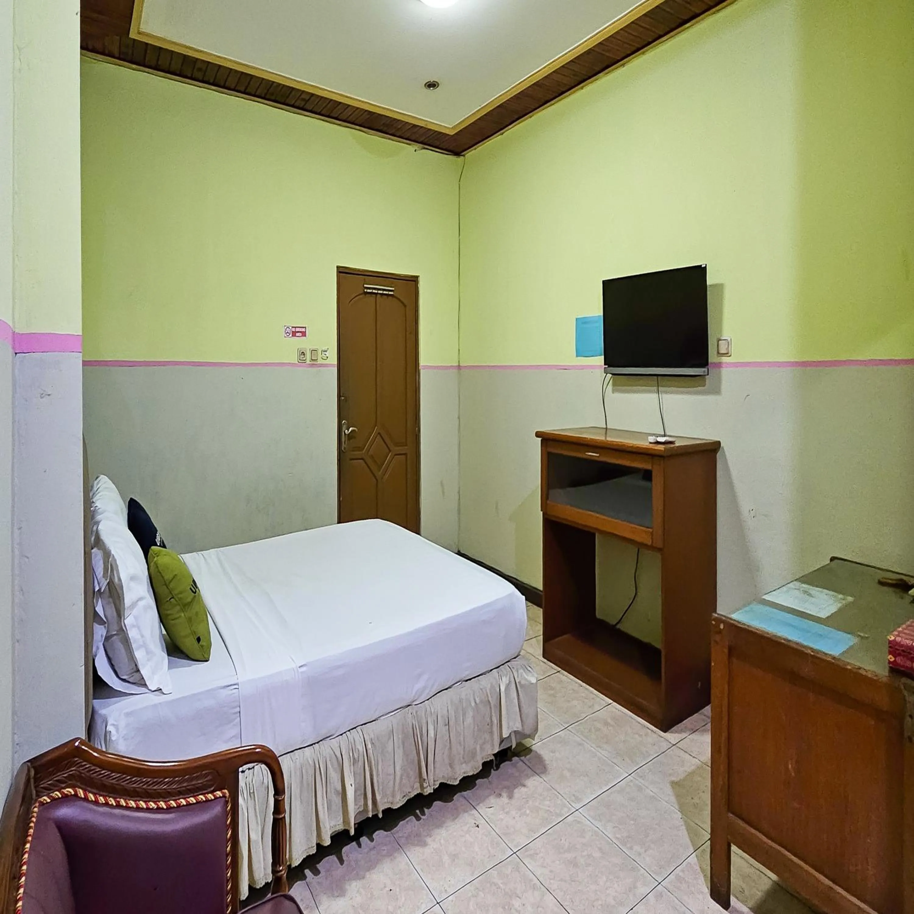 Bedroom, Bed in Urbanview Hotel Kharisma Banjarmasin