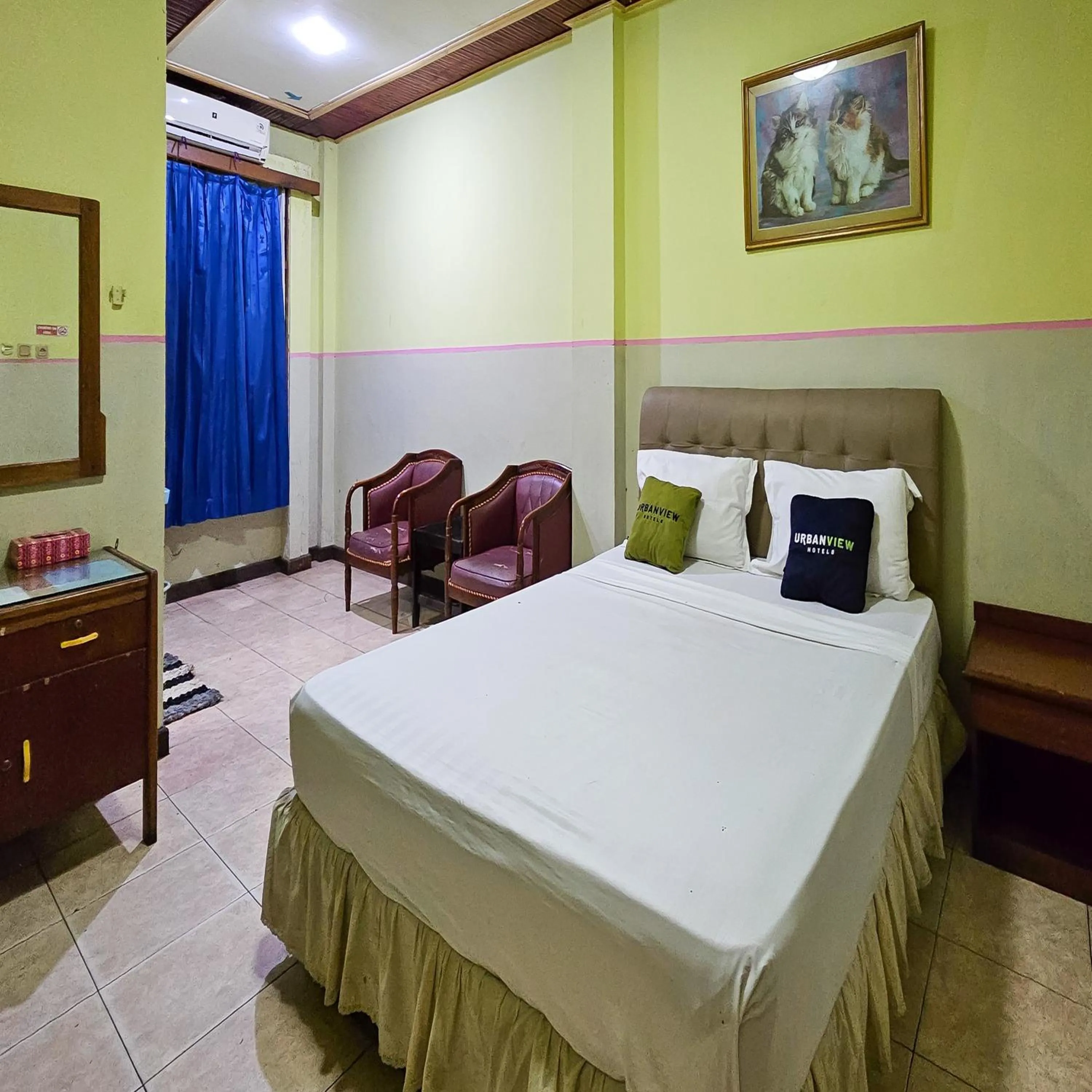 Bedroom, Bed in Urbanview Hotel Kharisma Banjarmasin